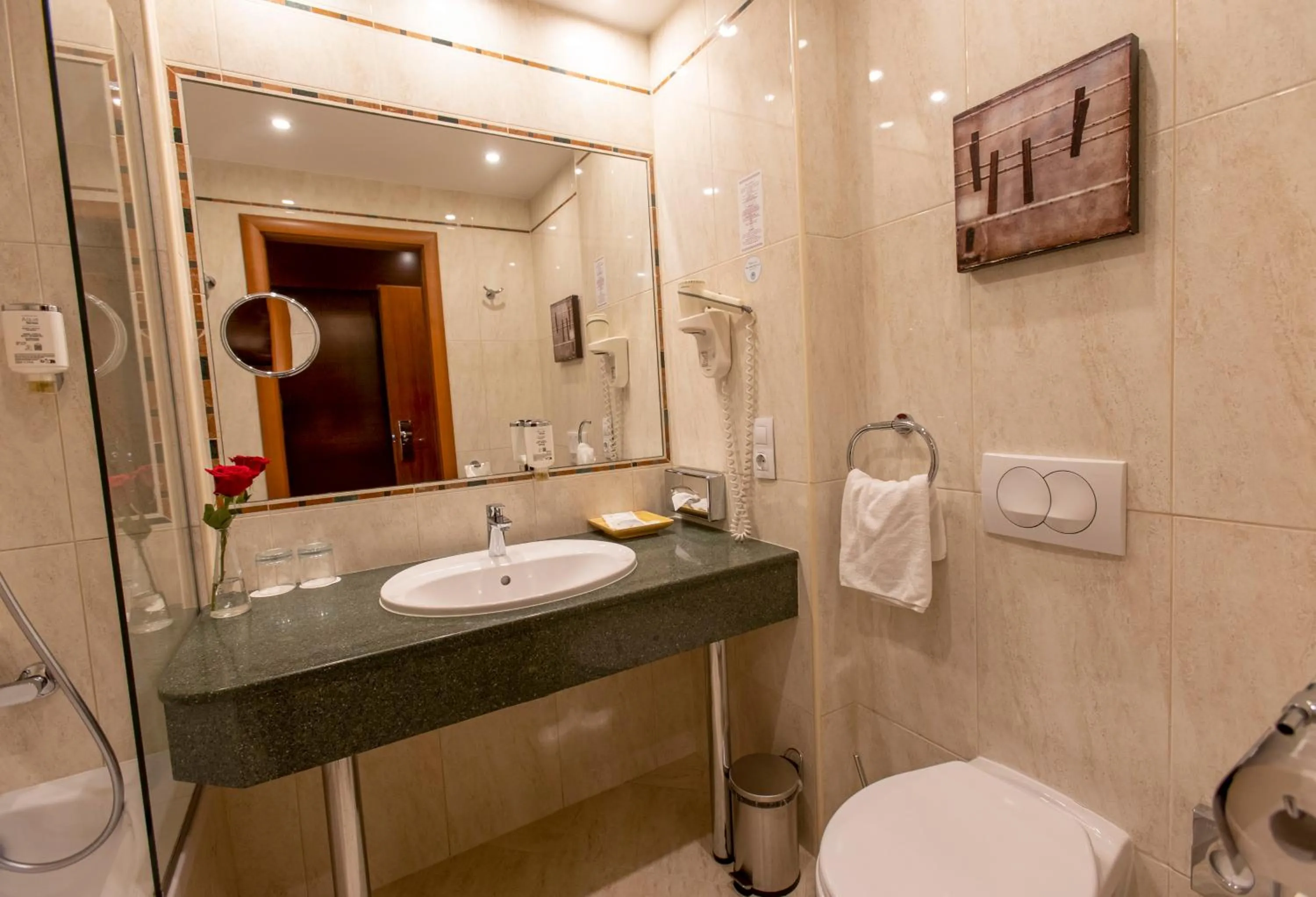 Triple Room in Lion's Garden Hotel