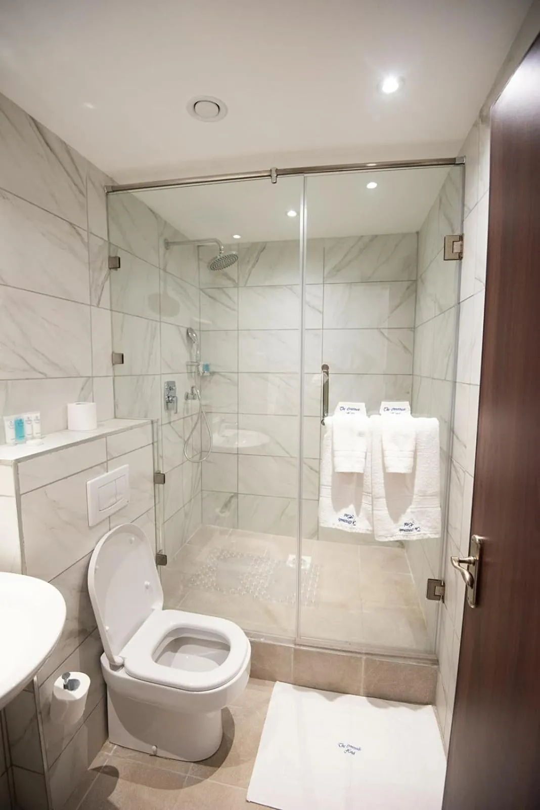 Deluxe Twin Room in The Crossroads Hotel, Westlands