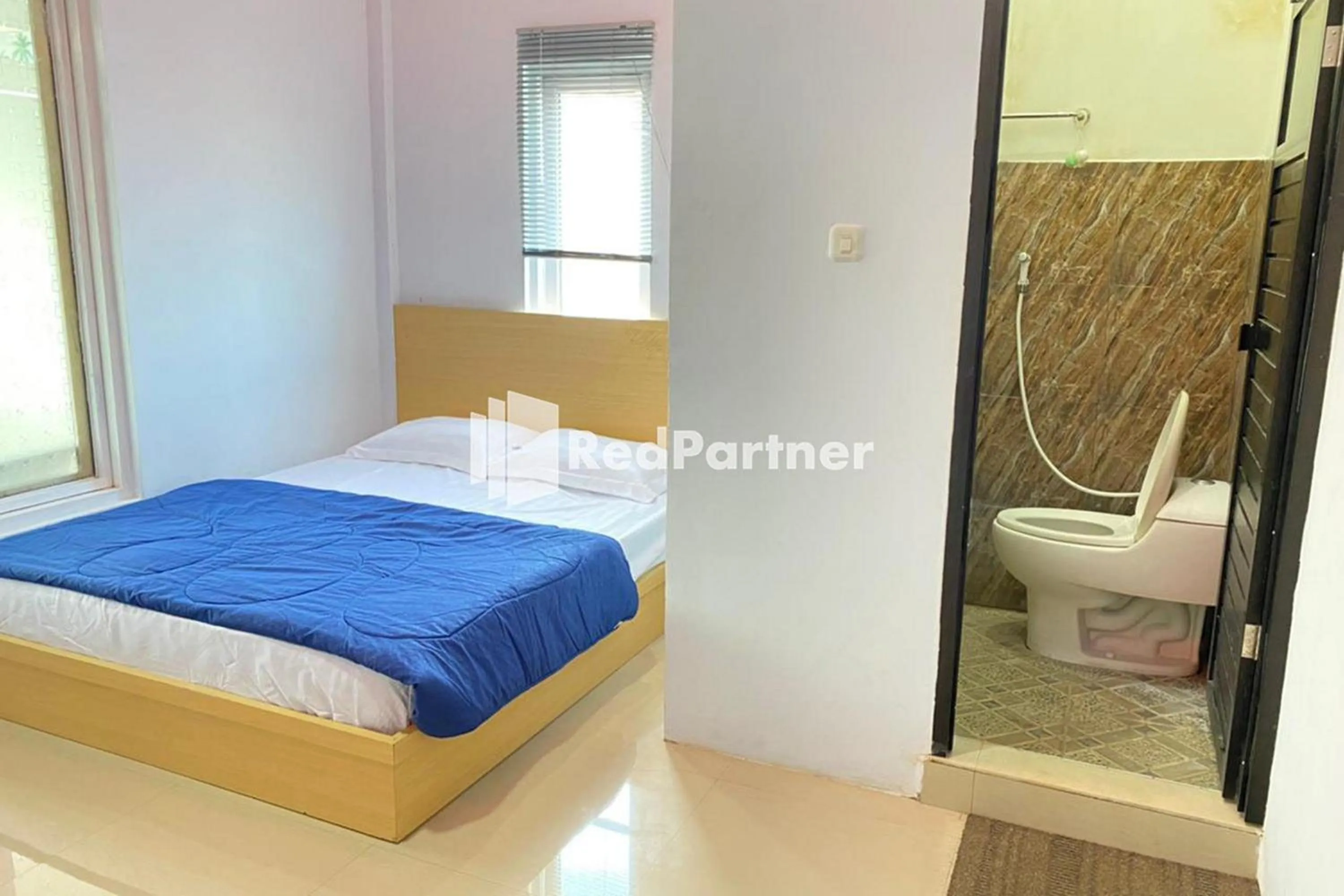 Superior Double Room in Homestay Syariah Callista Bantaeng Mitra RedDoorz