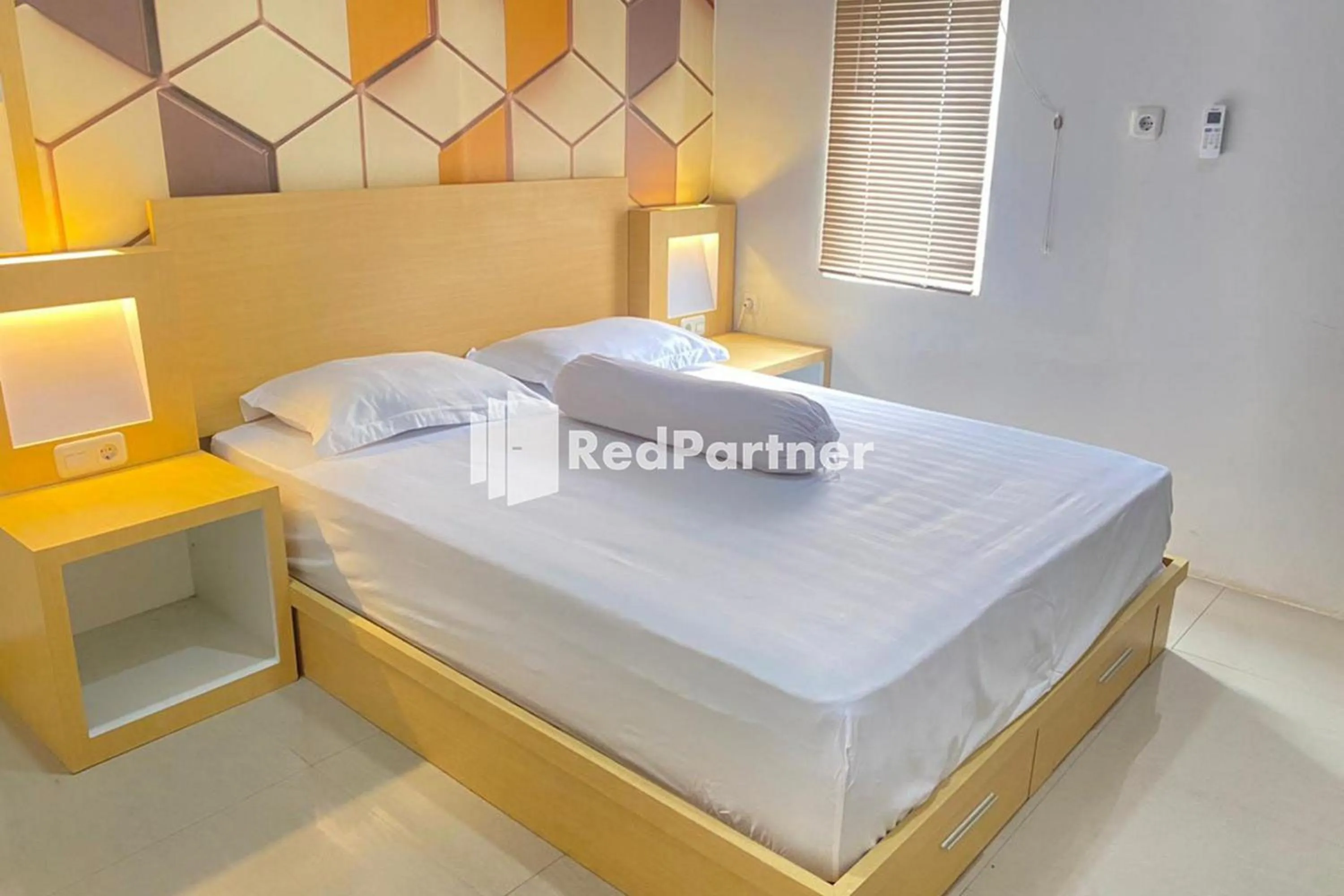 Deluxe Room in Homestay Syariah Callista Bantaeng Mitra RedDoorz