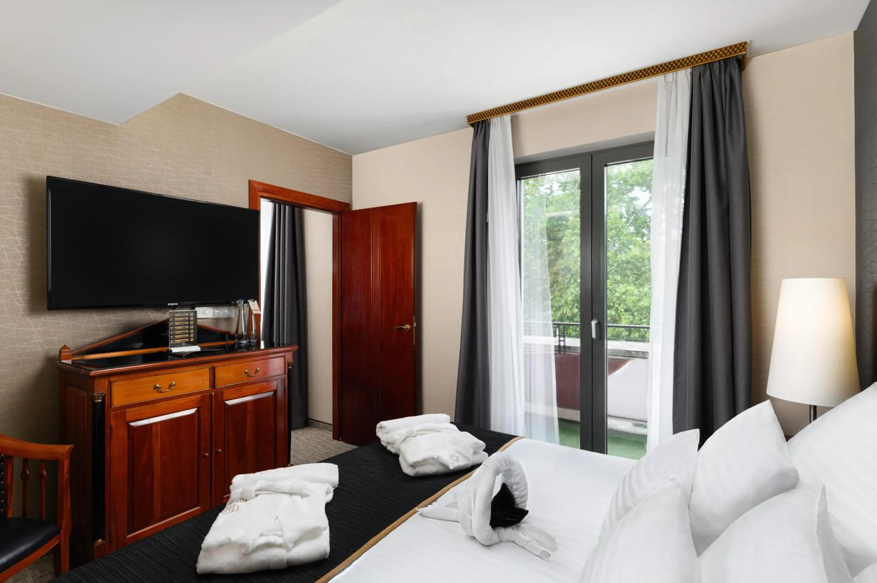 Deluxe Double Room with Balcony in Hotel Divinus