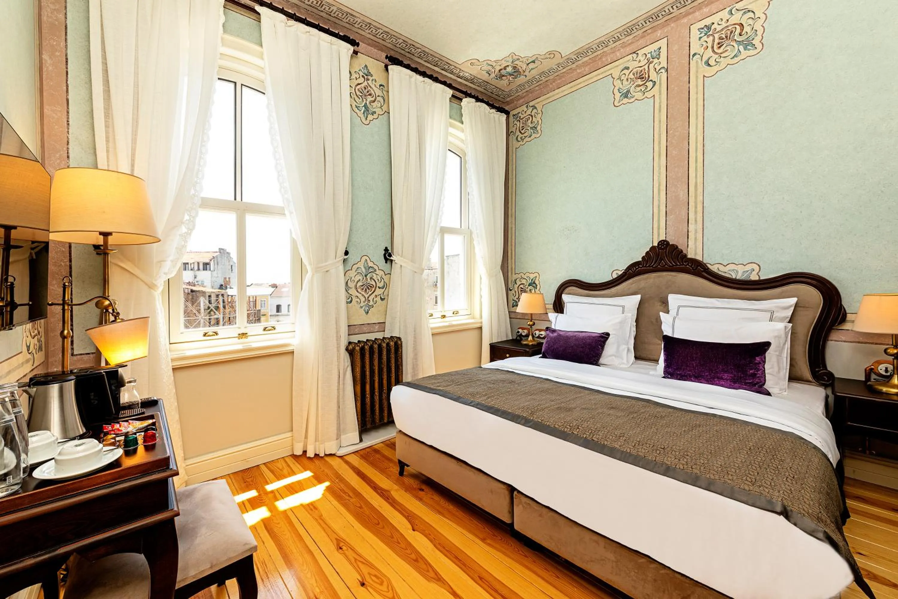 Suite with City View in Meroddi Barnathan Hotel