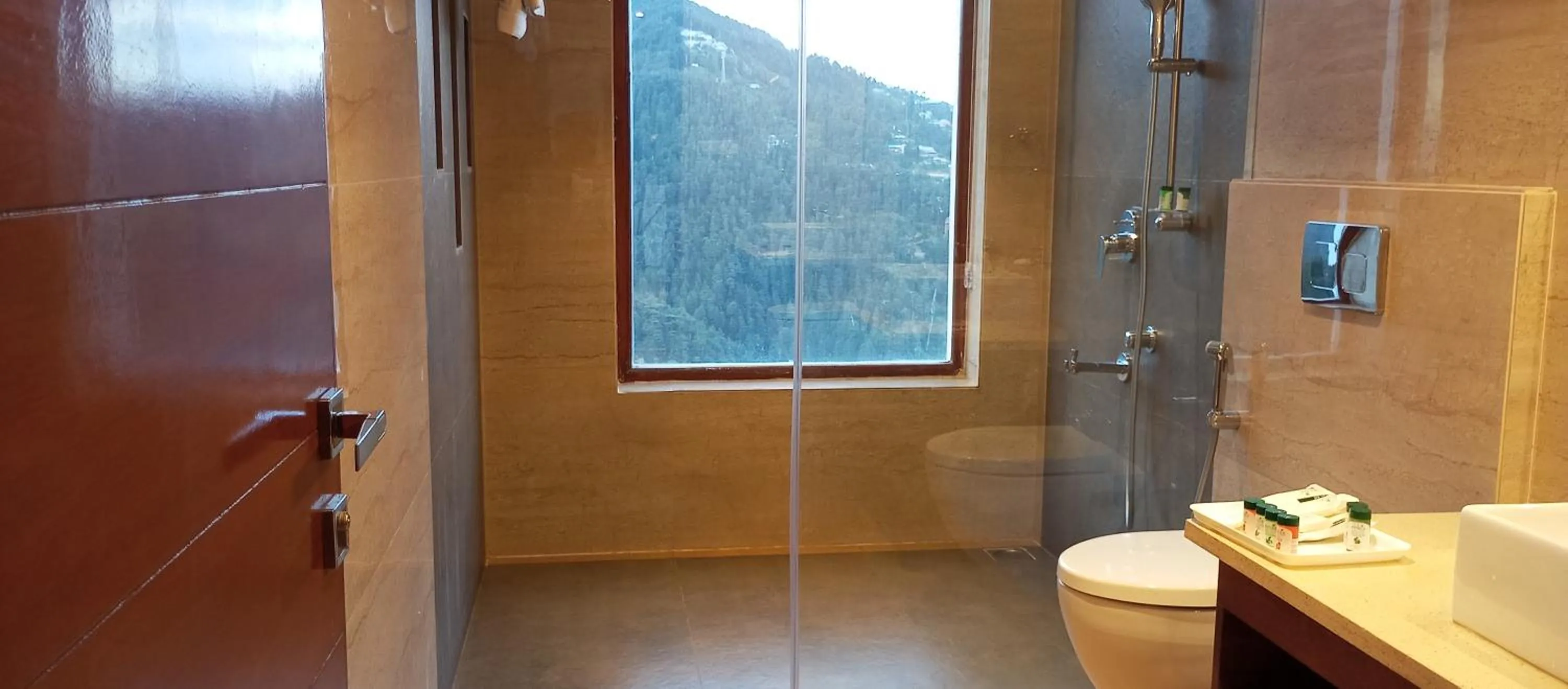 Deluxe Double Room with Balcony in The Jungle Mountain Retreat