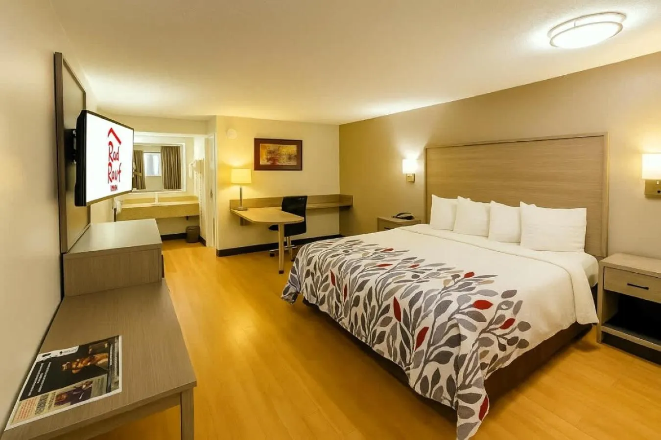 Superior King Room Smoke Free in Red Roof Inn Washington DC - Columbia/Fort Meade