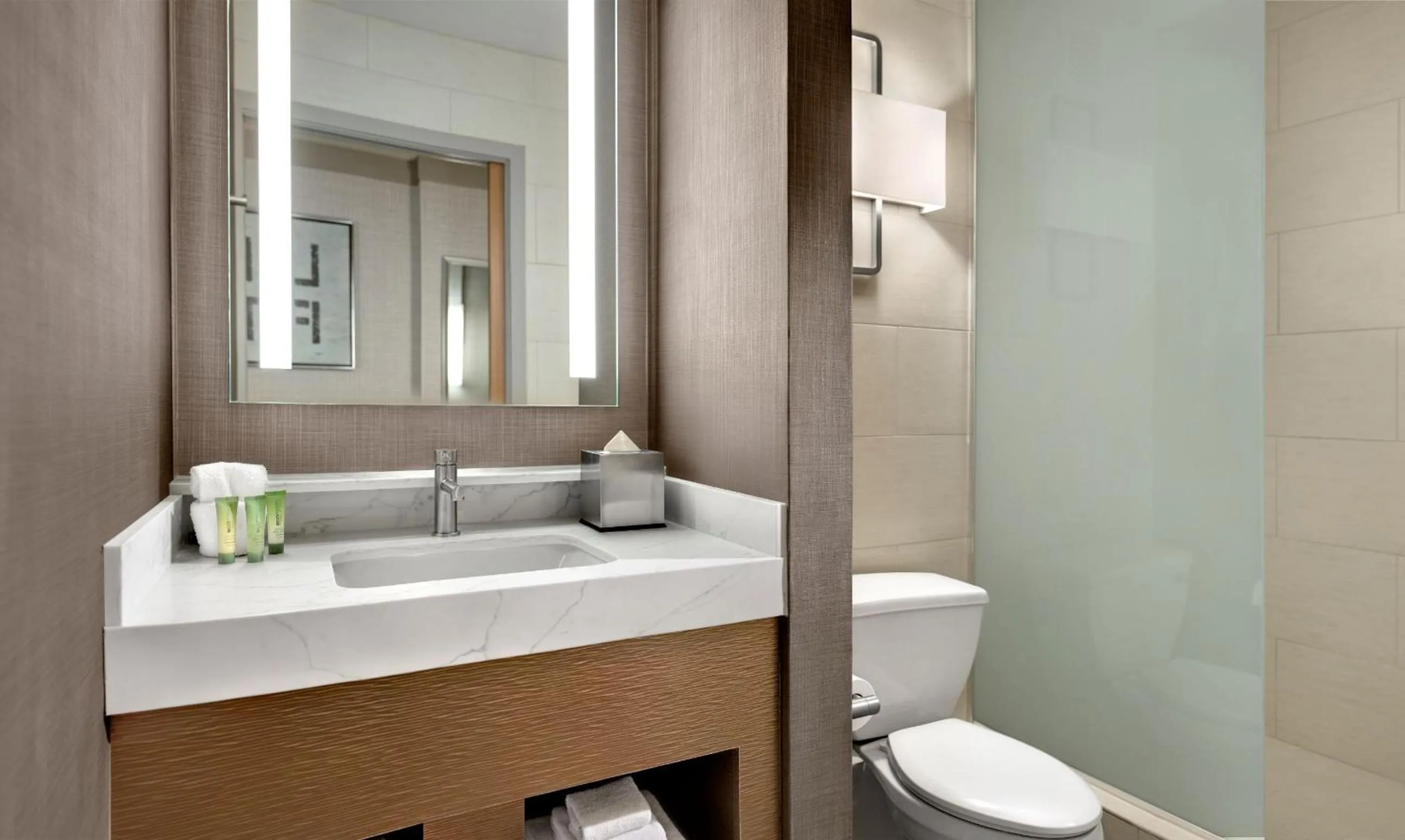 Elevate 2 Queens - Newly Renovated in The STRAT Hotel, Casino & Tower