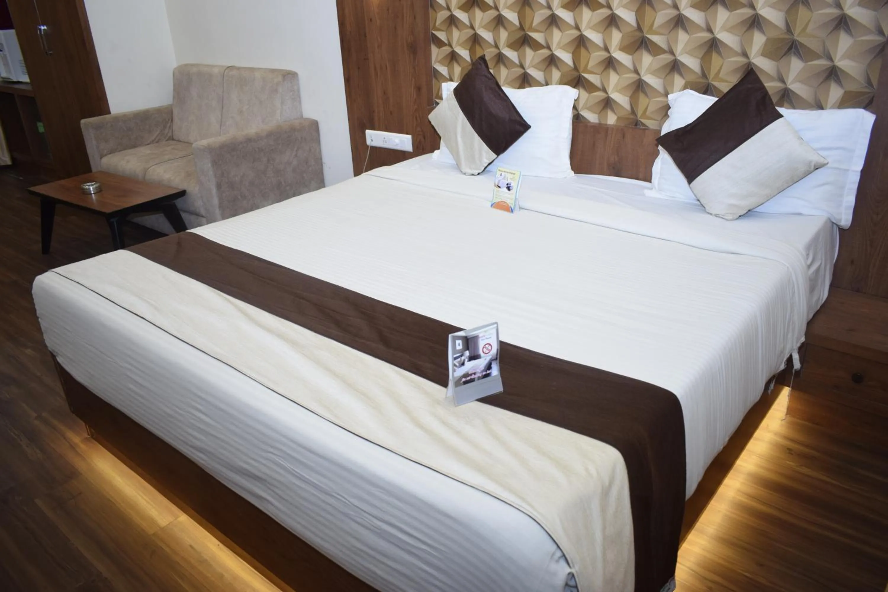 Deluxe Room in Hotel Apple Valley