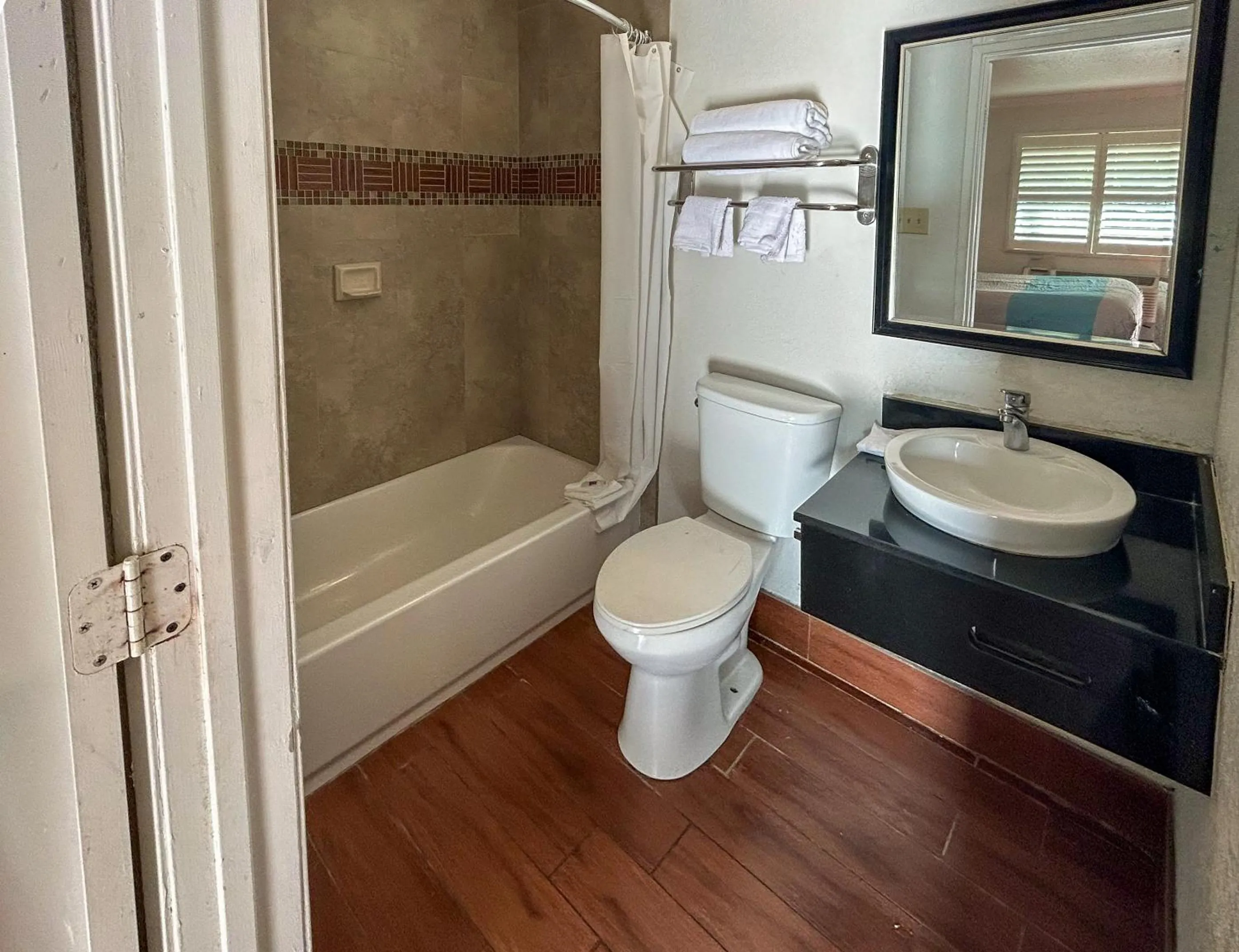 Queen Suite - Non-Smoking in Studio 6 Ontario CA Convention Center Airport