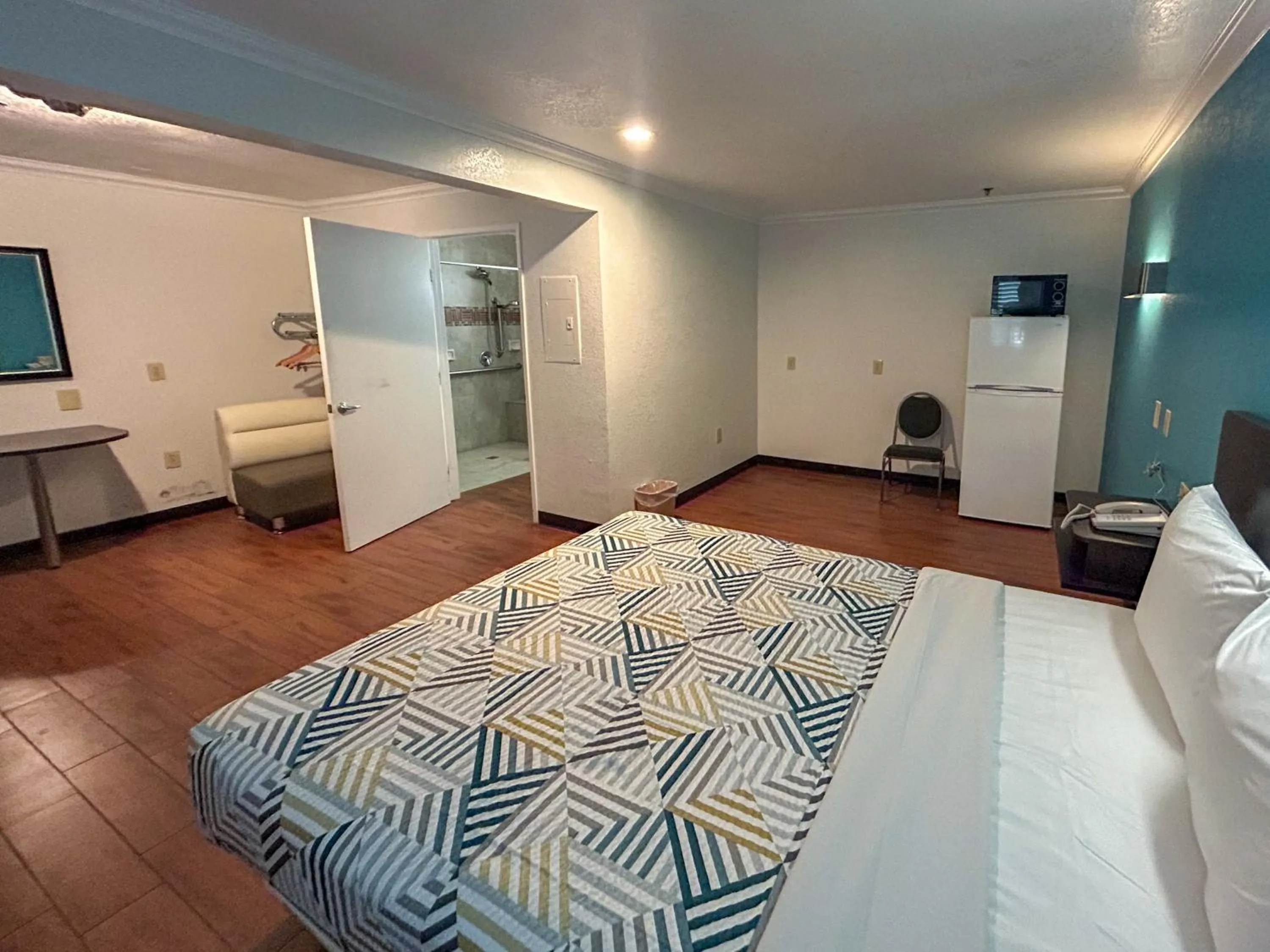 King Room with Roll-in Shower - Disability Access - Non-Smoking in Studio 6 Ontario CA Convention Center Airport