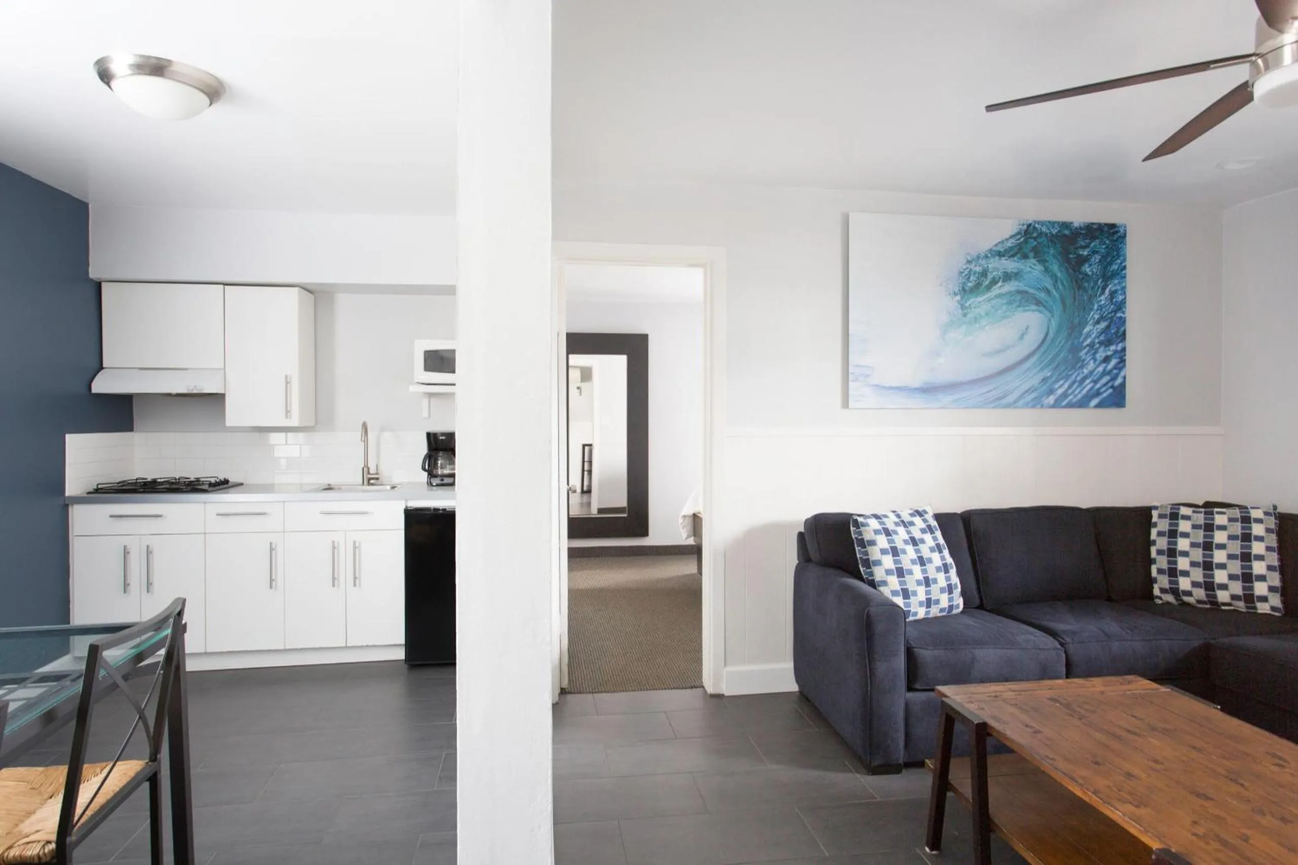 Large One-Bedroom Queen Suite with Kitchen in Beach Haven