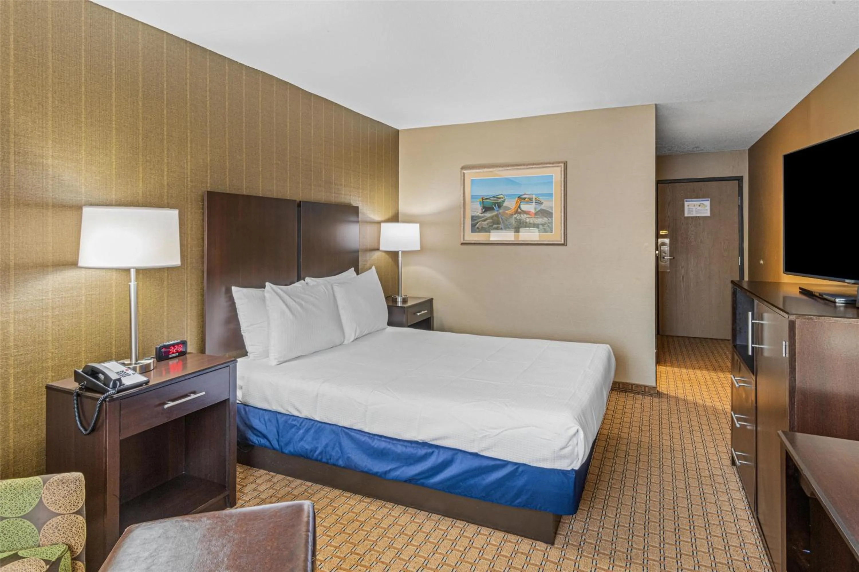 Queen Room with Bath Tub - Disability Access in Best Western Providence Warwick Airport Inn