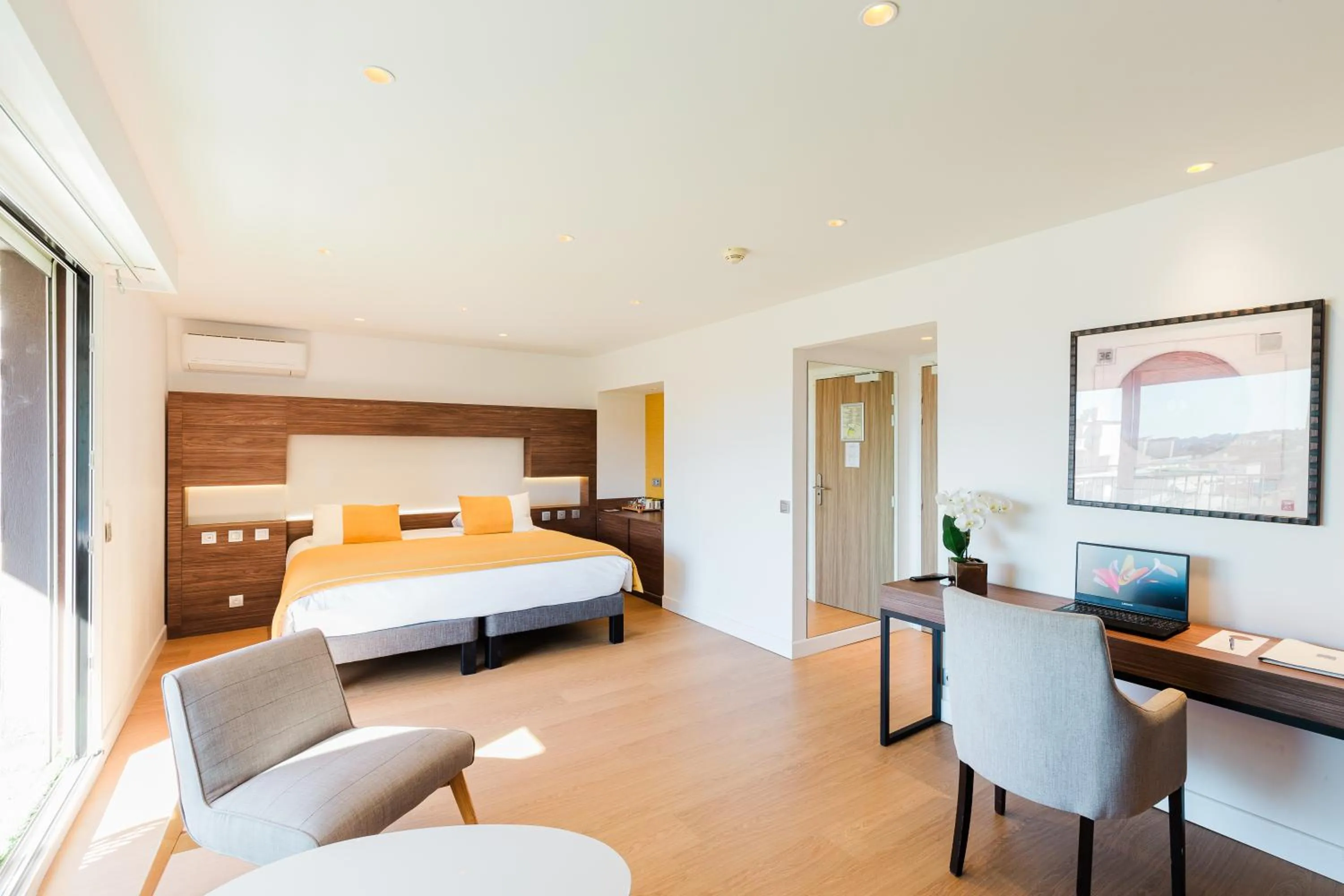 Junior Suite with City View in Hôtel Hélios