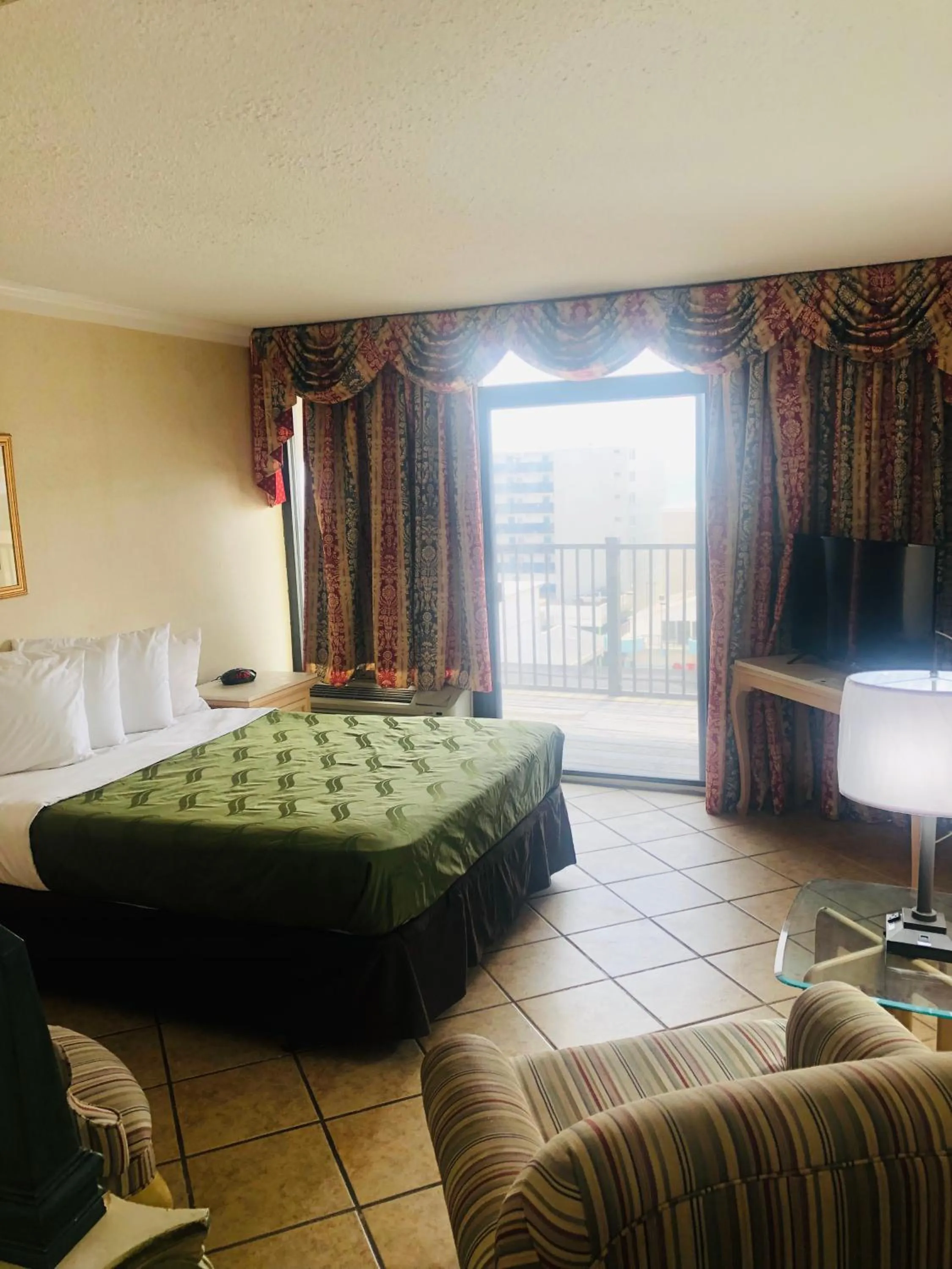 Queen Suite with Sea View in Quail Inn and Suites - Myrtle Beach
