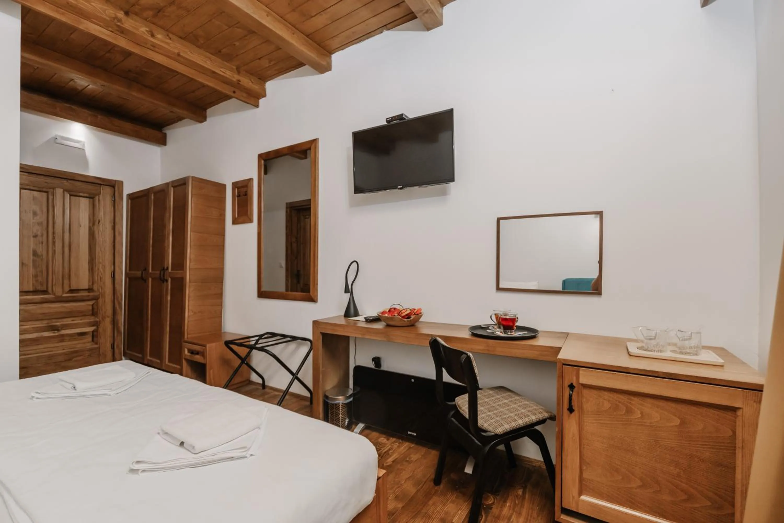 Double or Twin Room with River View in Hotel Porto Tara