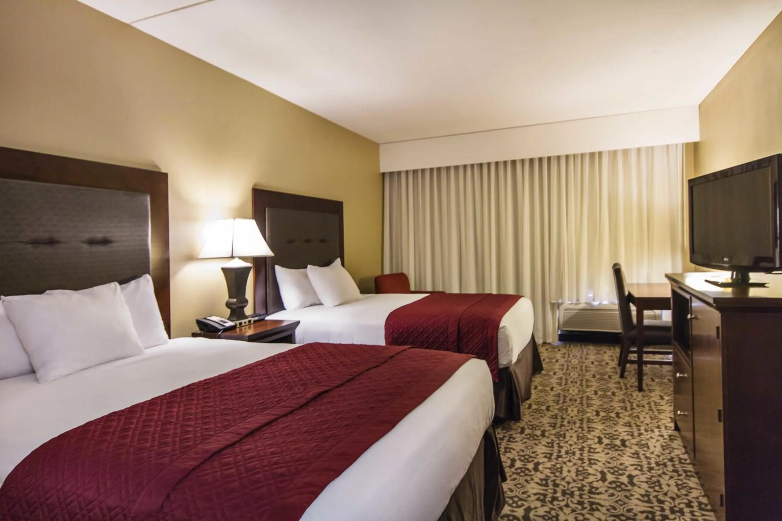 Building 1 - Queen Room with Two Queen Beds in Grand Oaks Hotel