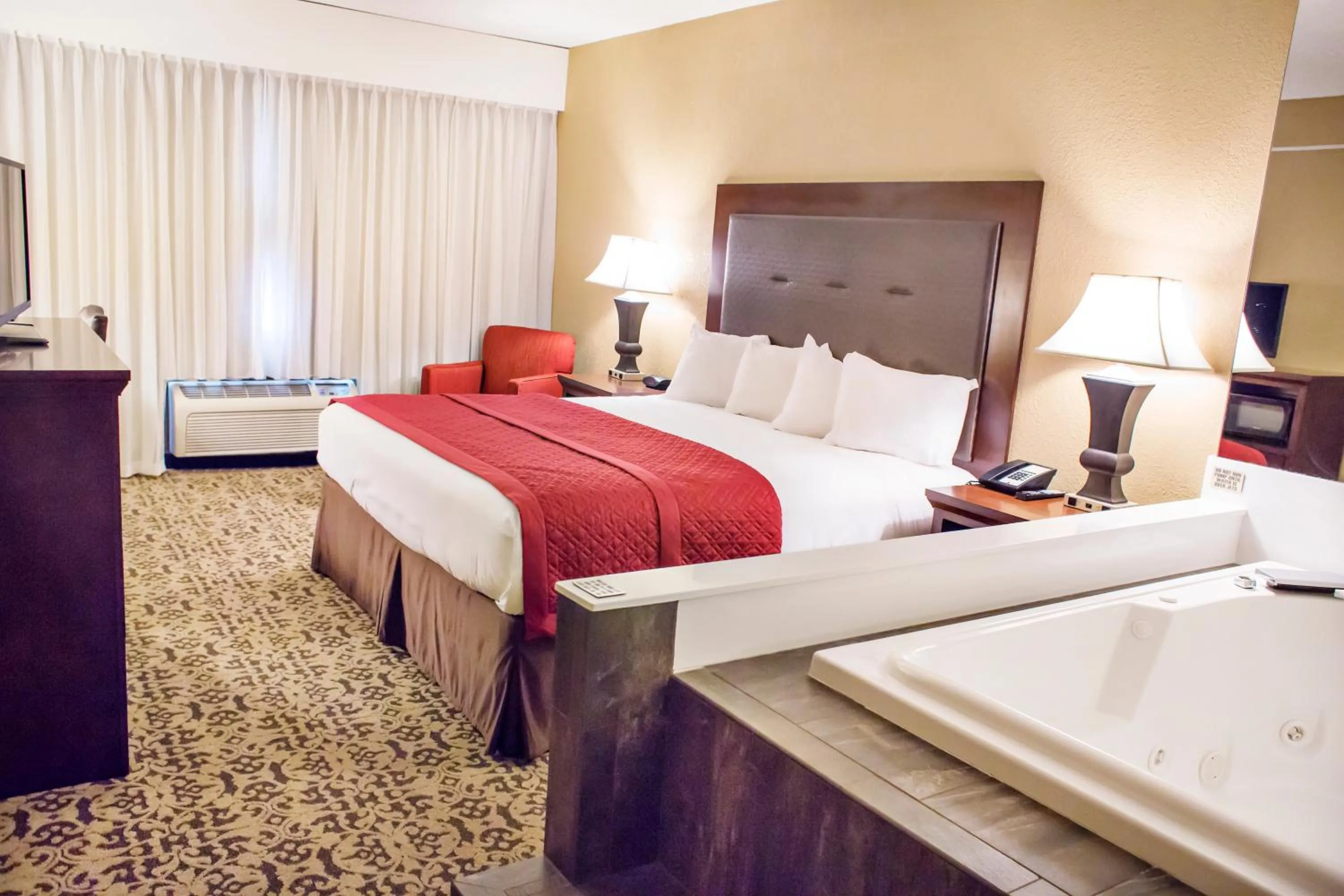 King Room with Spa Bath in Grand Oaks Hotel