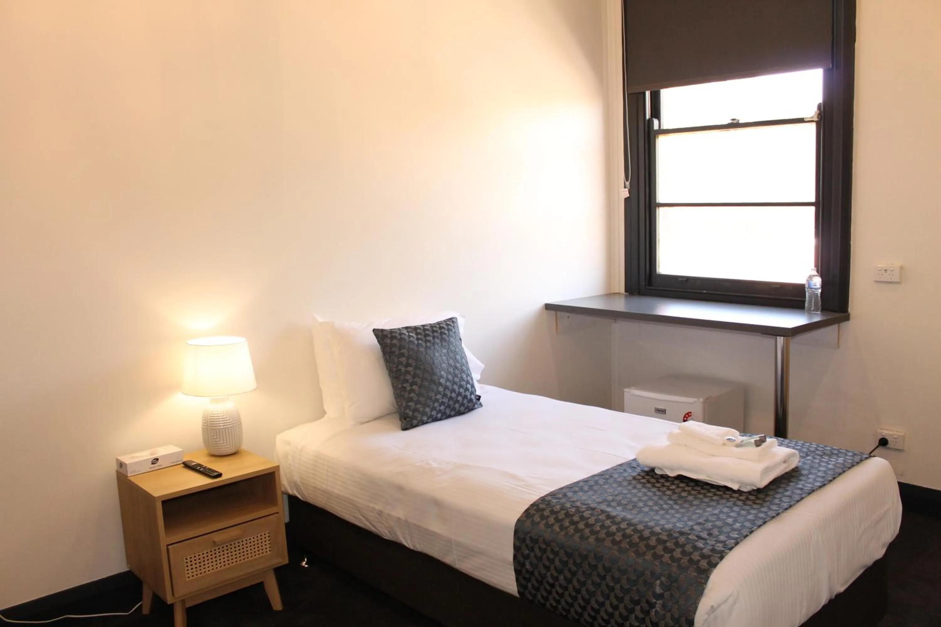 Single Room with Private Bathroom - single occupancy in Romano's Hotel & Suites Wagga Wagga