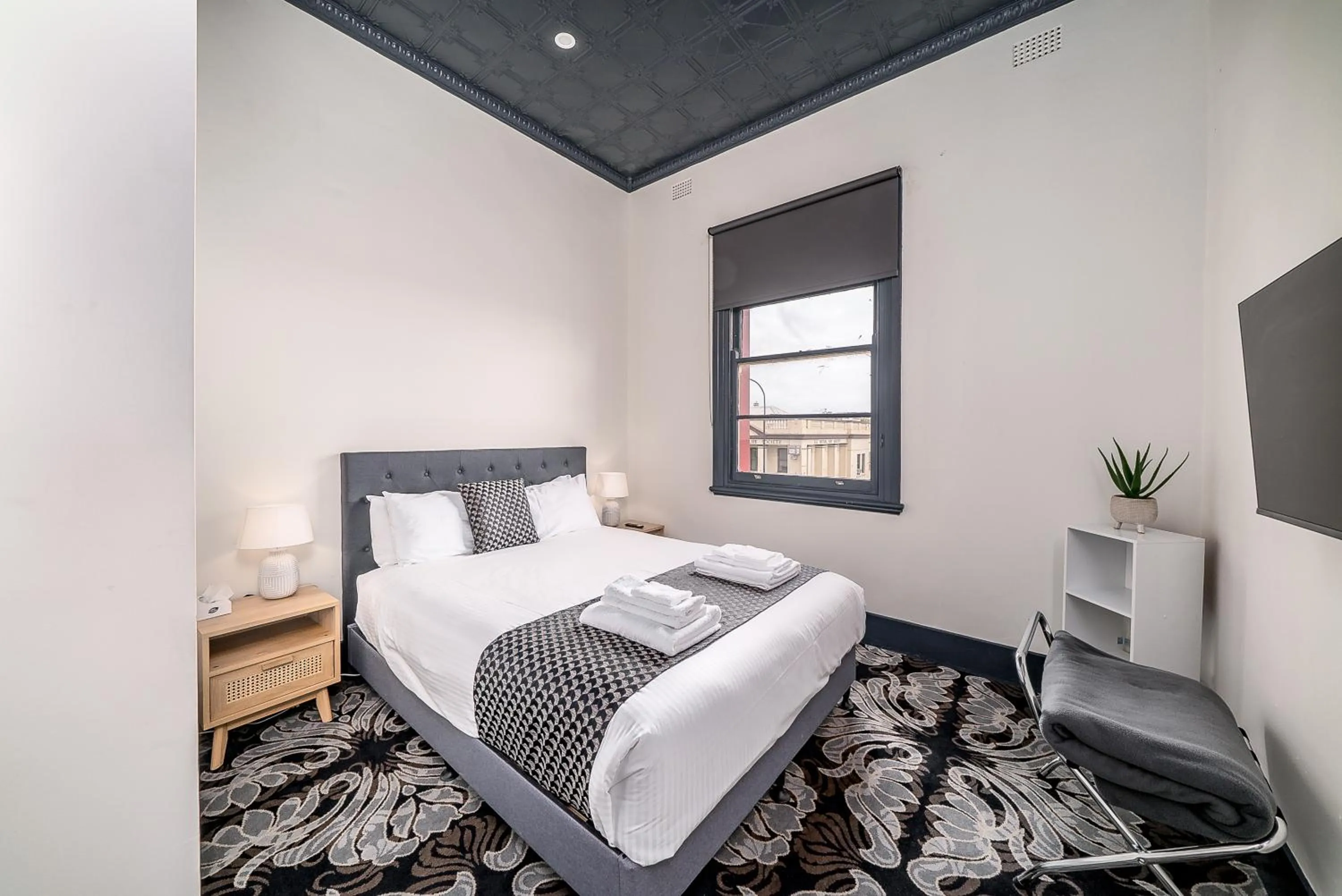 Standard Queen Room in Romano's Hotel & Suites Wagga Wagga