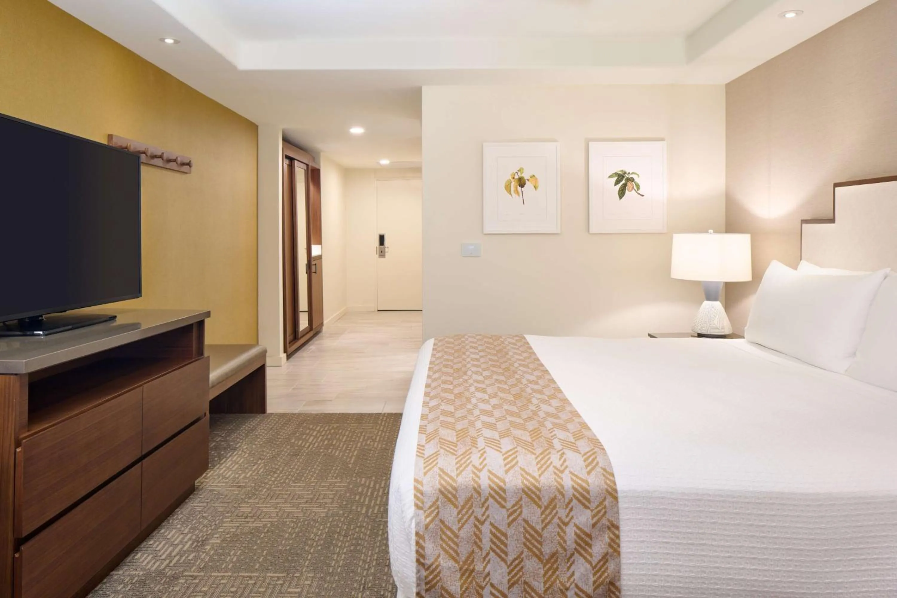 Accessible Premium Courtyard View 1 King Bed in OUTRIGGER Kāʻanapali Beach Resort