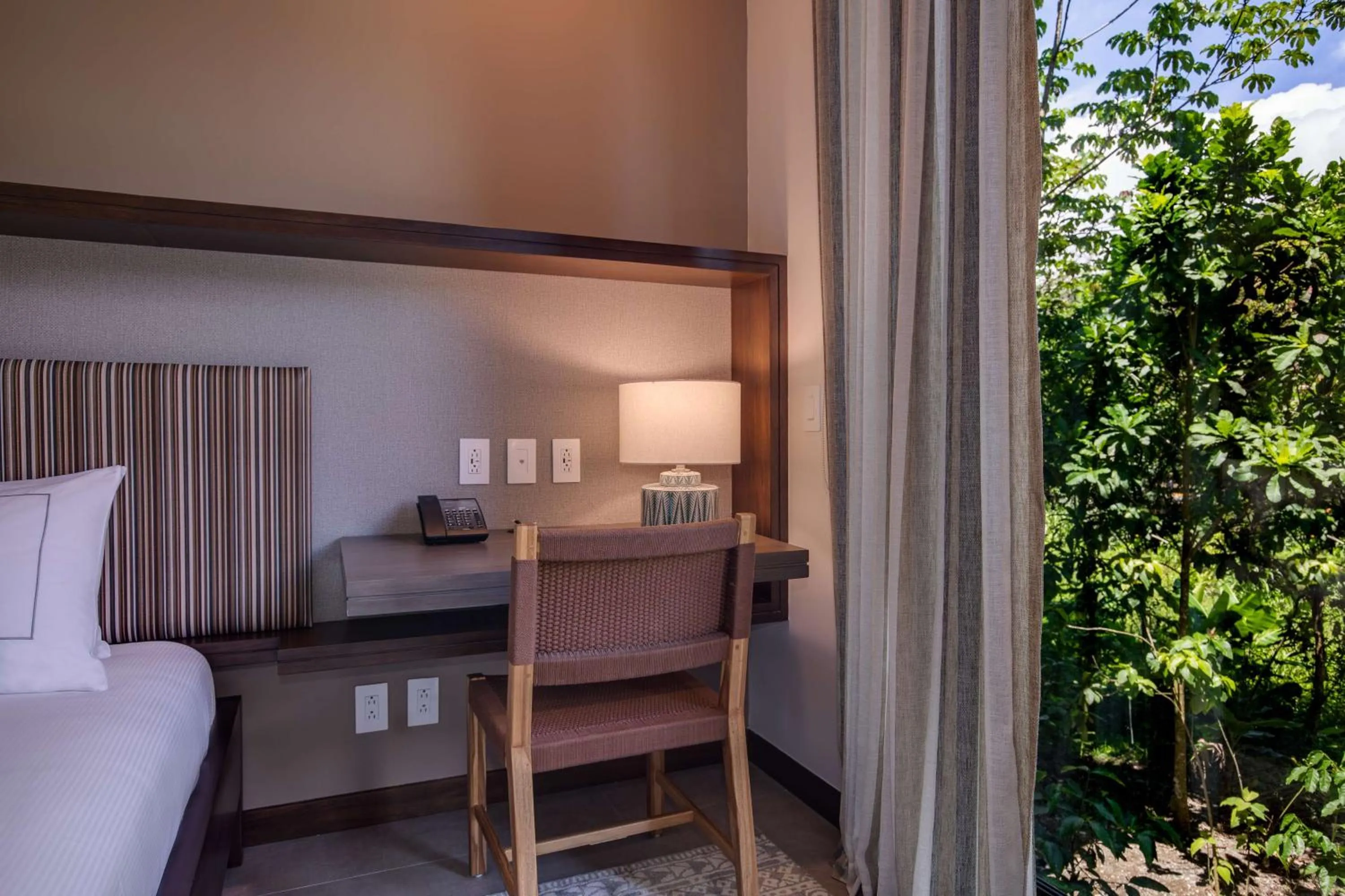 One-Bedroom King Suite with Kitchen in Botanika Osa Peninsula, Curio Collection By Hilton