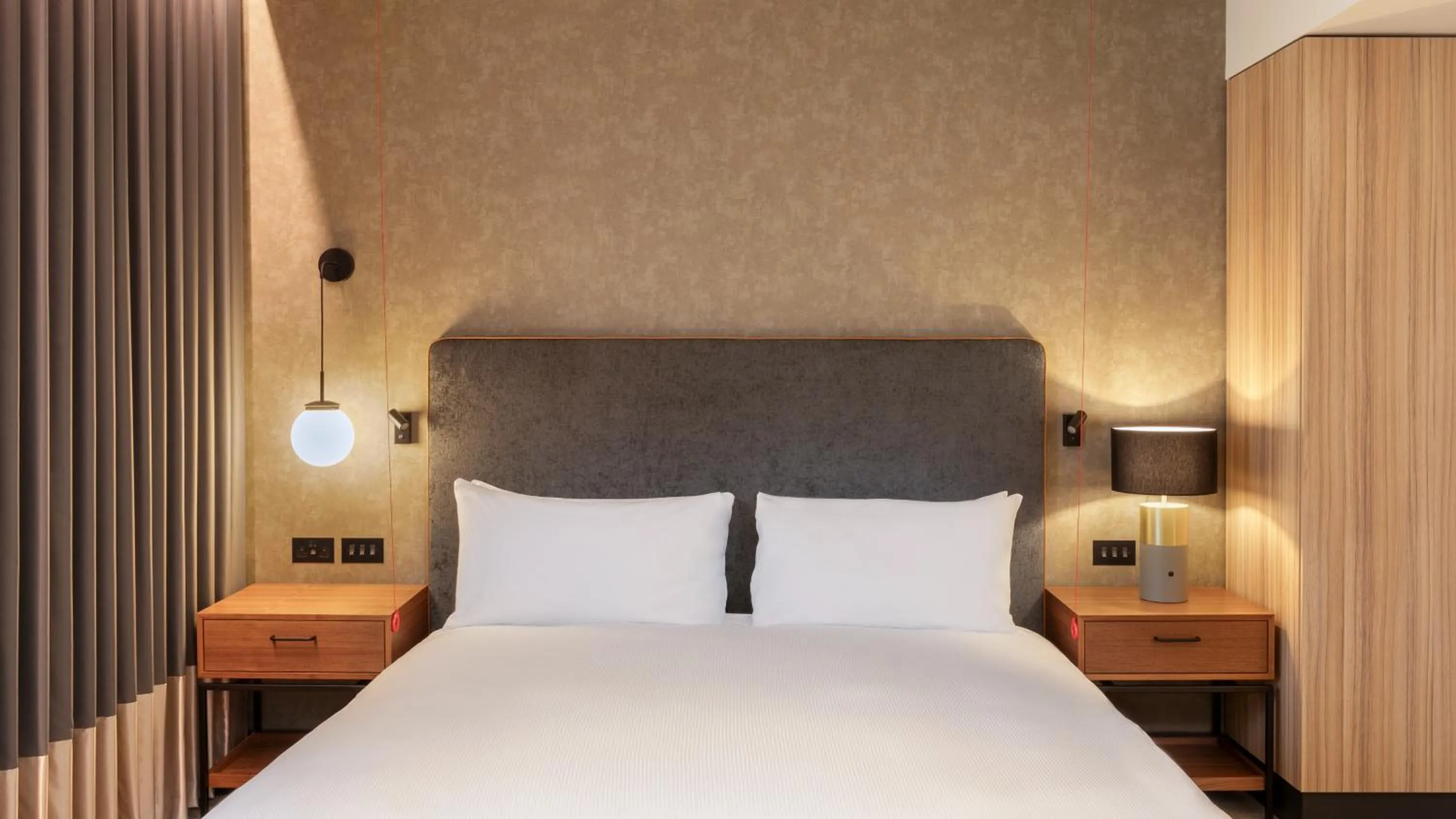 Deluxe King Room in Hilton Woking