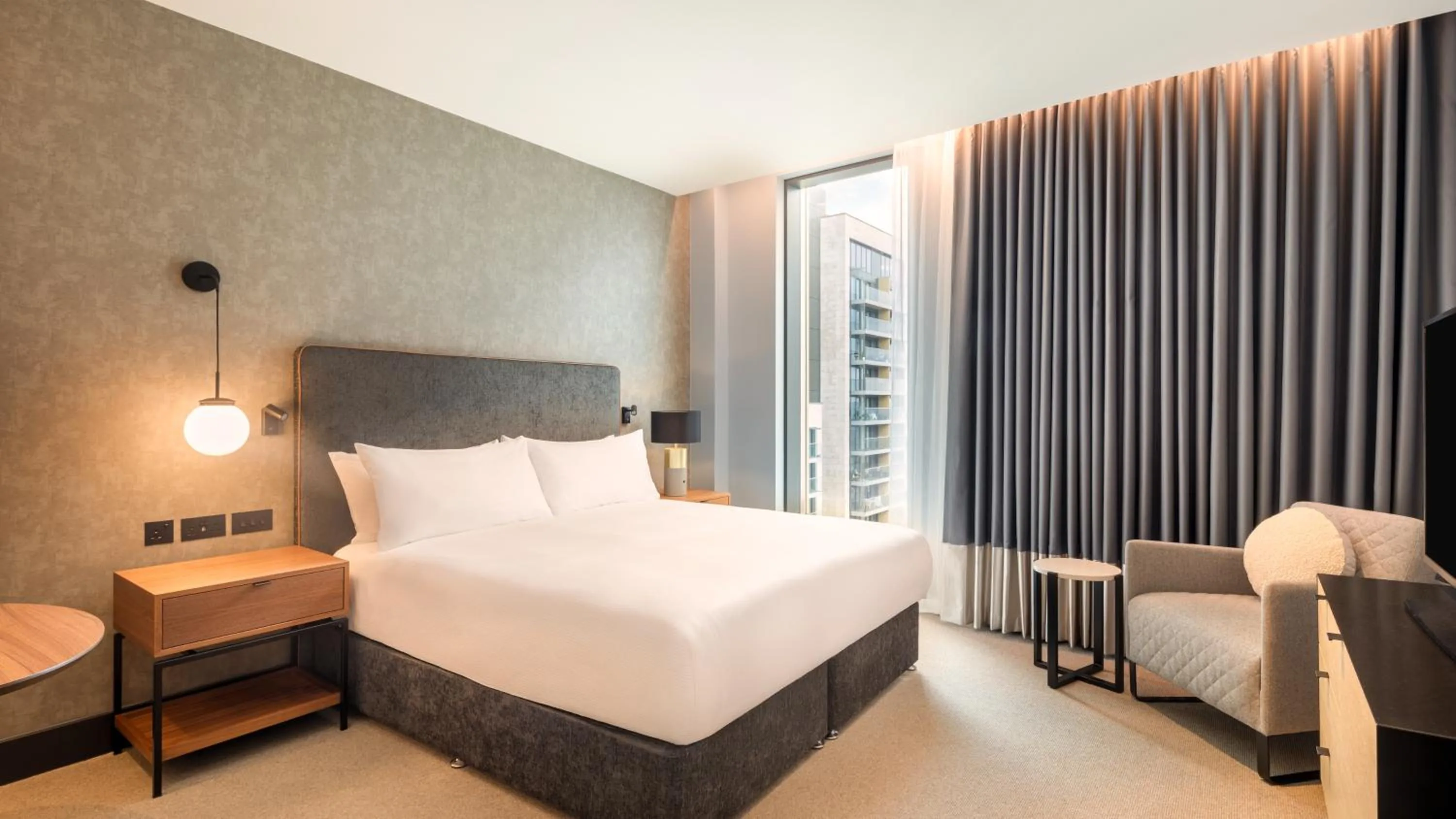 Executive King Room in Hilton Woking