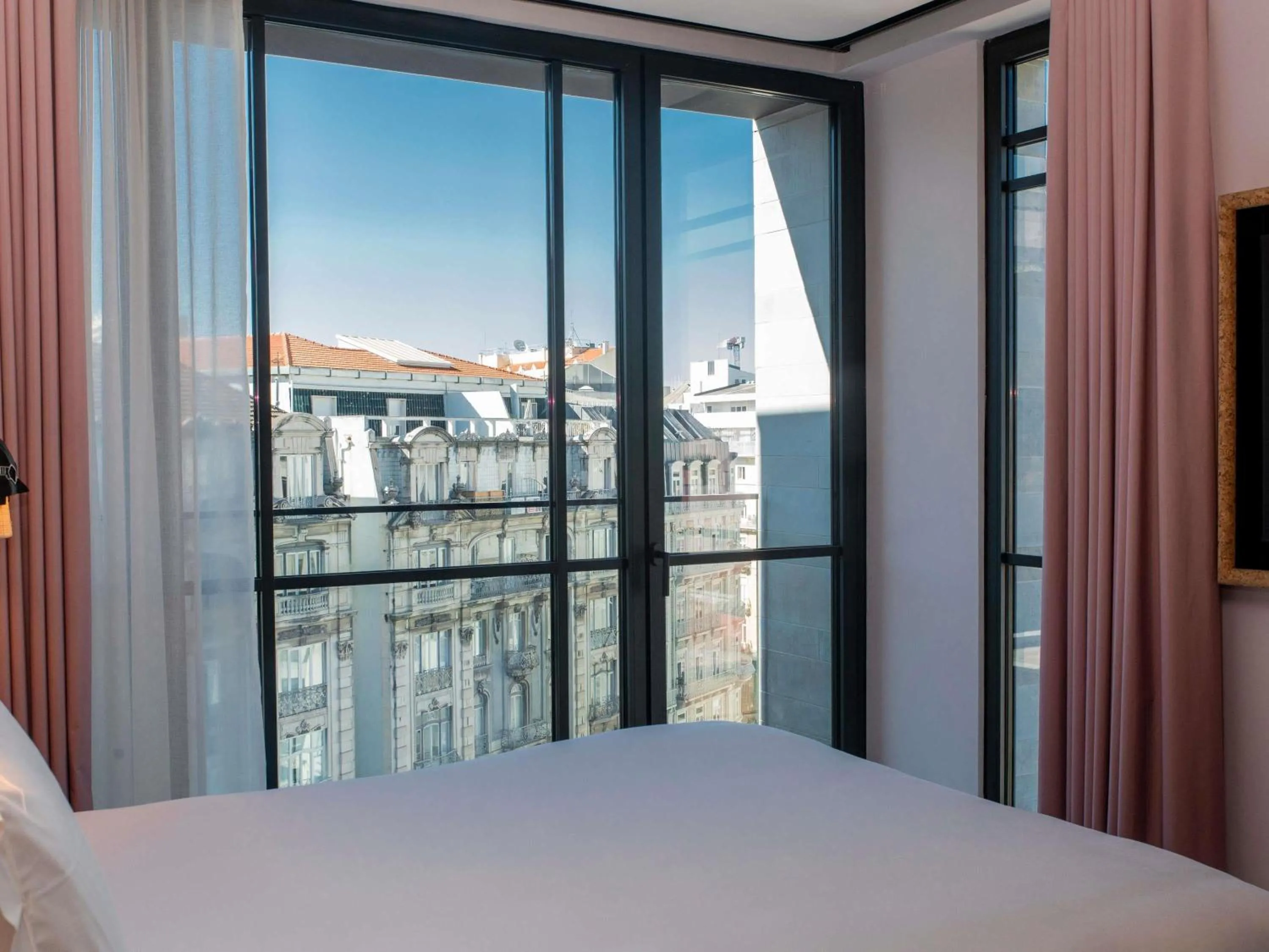 SMALL MAMA Double Room with Balcony and Avenue View in Mama Shelter Lisboa