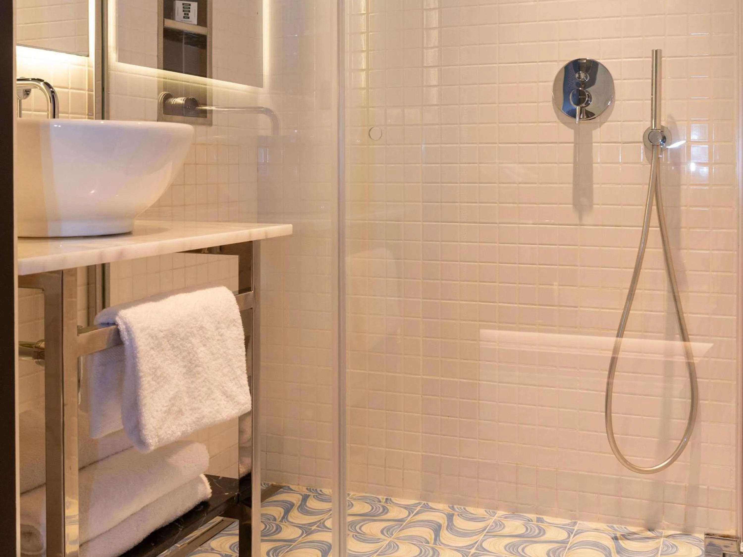 Medium Mama Double Room with King Bed and Avenue View in Mama Shelter Lisboa