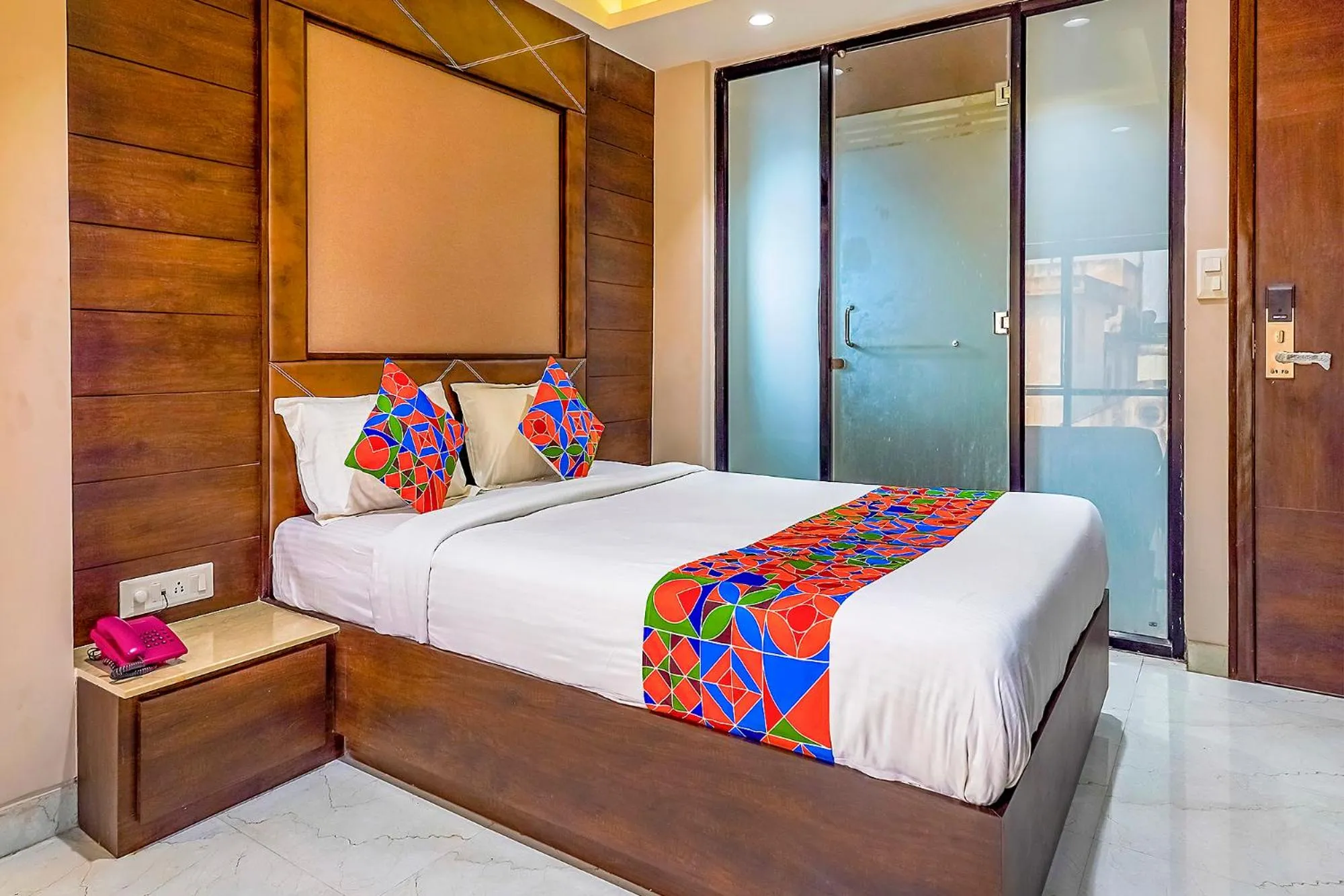 Deluxe Room - single occupancy in FabHotel Eros 211 - Nr Sreebhumi