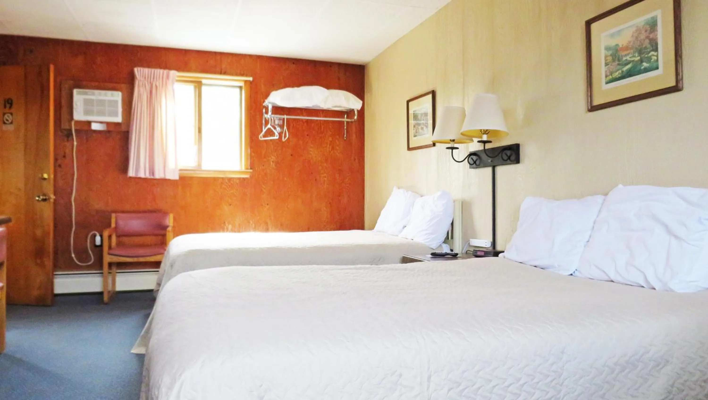 Double Room in Indianhead Ironwood Hotel