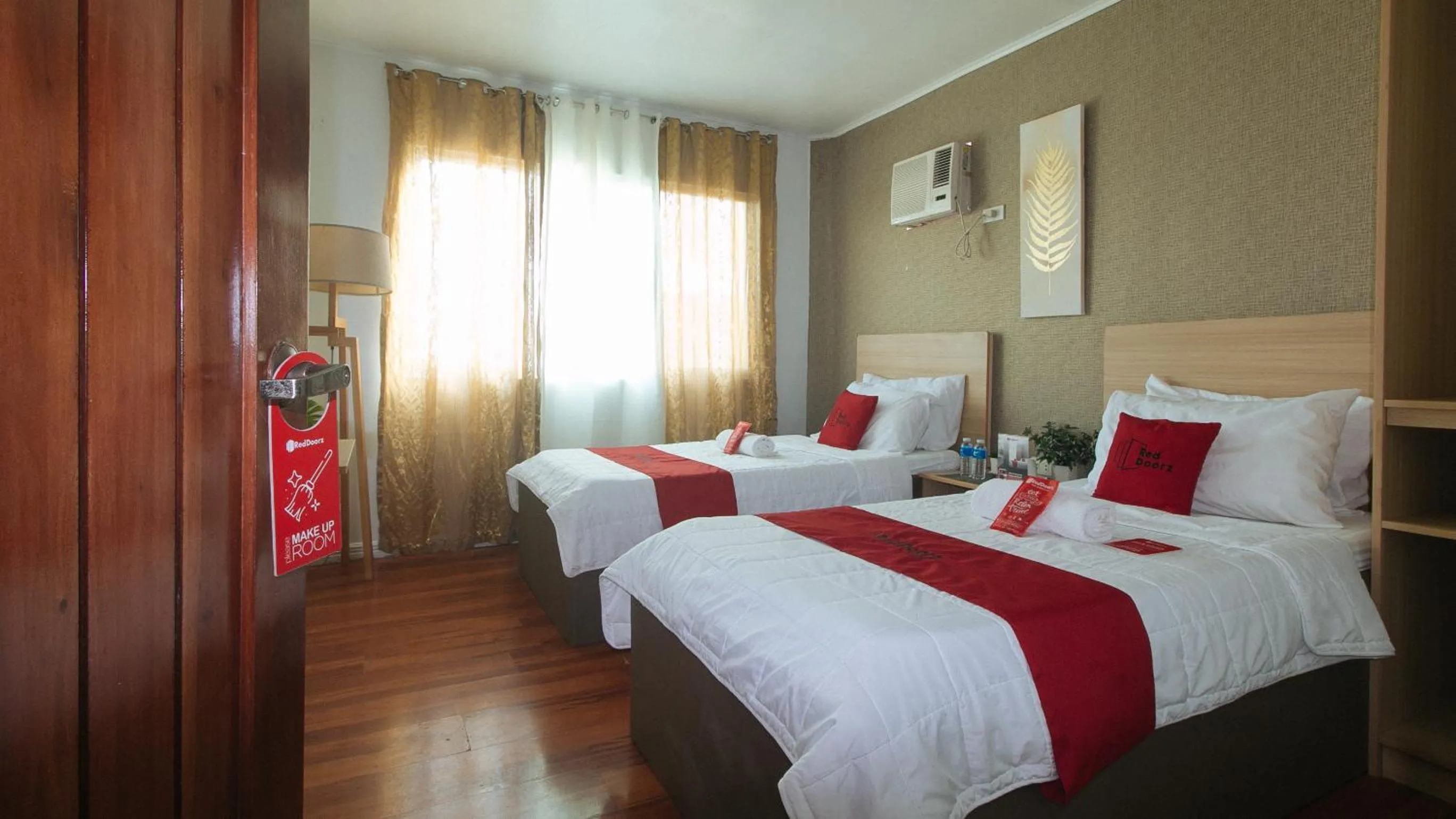 Twin Room with Shared Bathroom in RedDoorz Hostel @ St. Paul Village LapuLapu