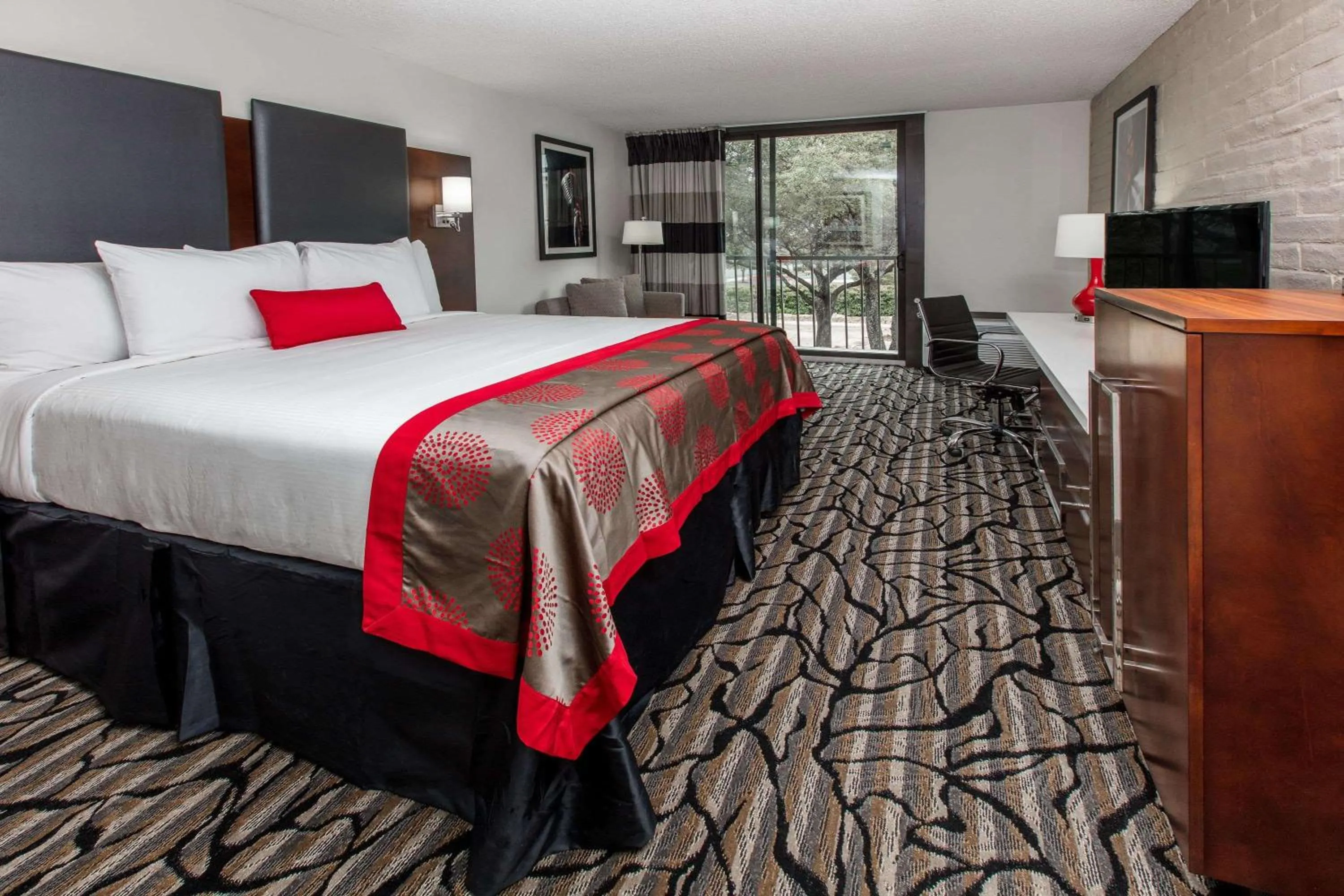 King Room - Non-Smoking in Ramada by Wyndham Austin South