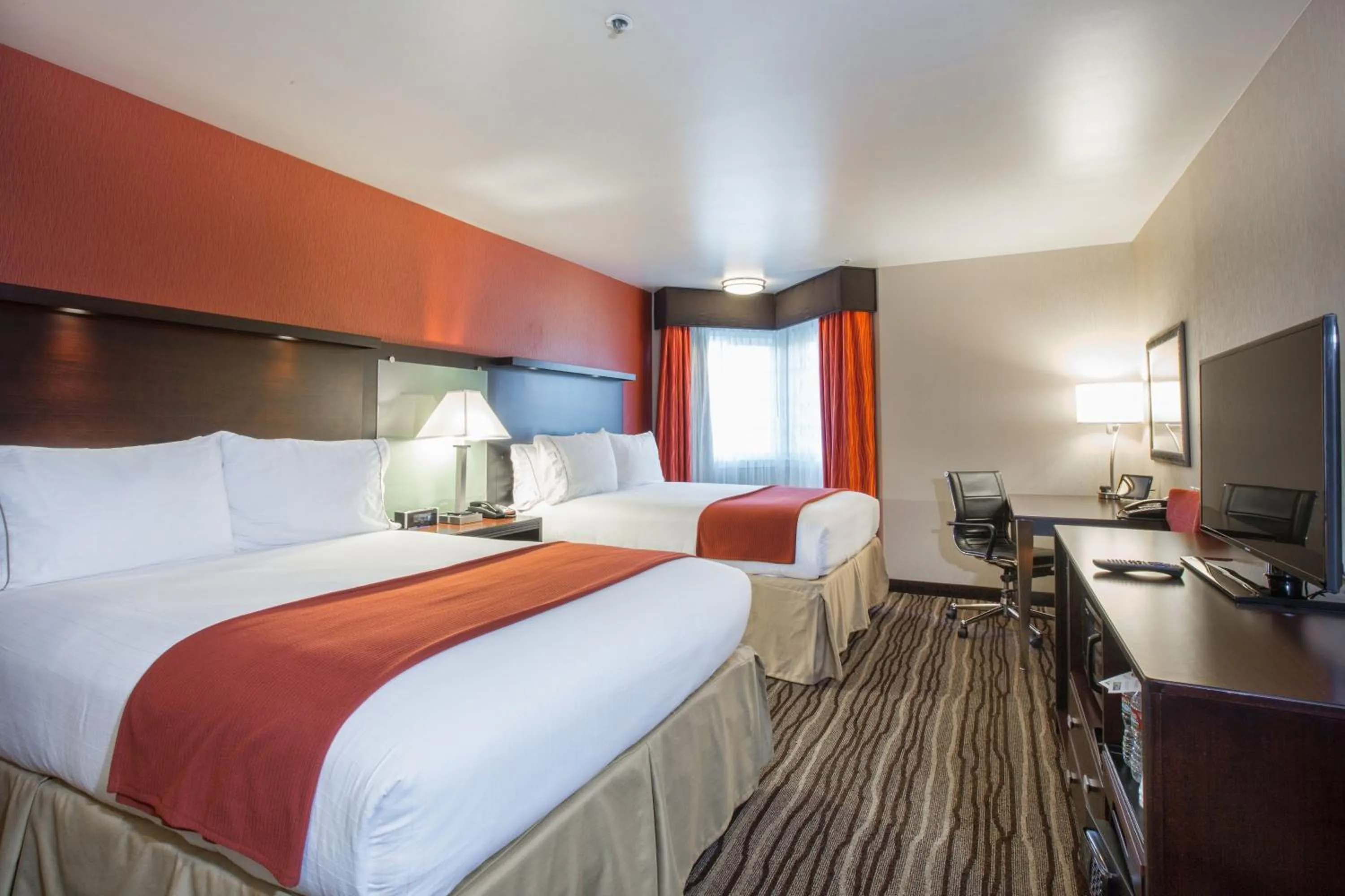 Standard Queen Room with Two Queen Beds in Holiday Inn Express Mountain View South Palo Alto by IHG