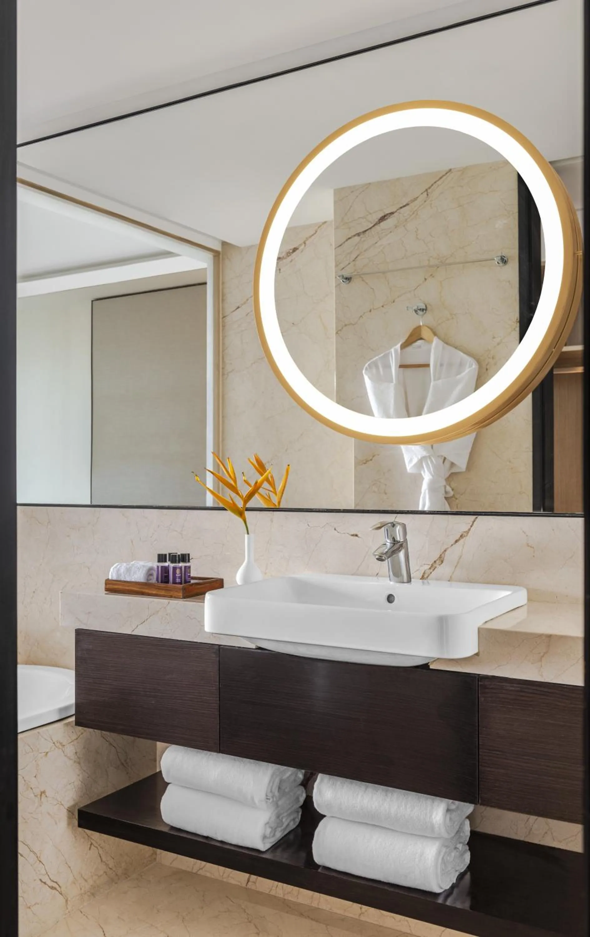 Premium Room Twin Bed Sea View in Vivanta Goa, Miramar