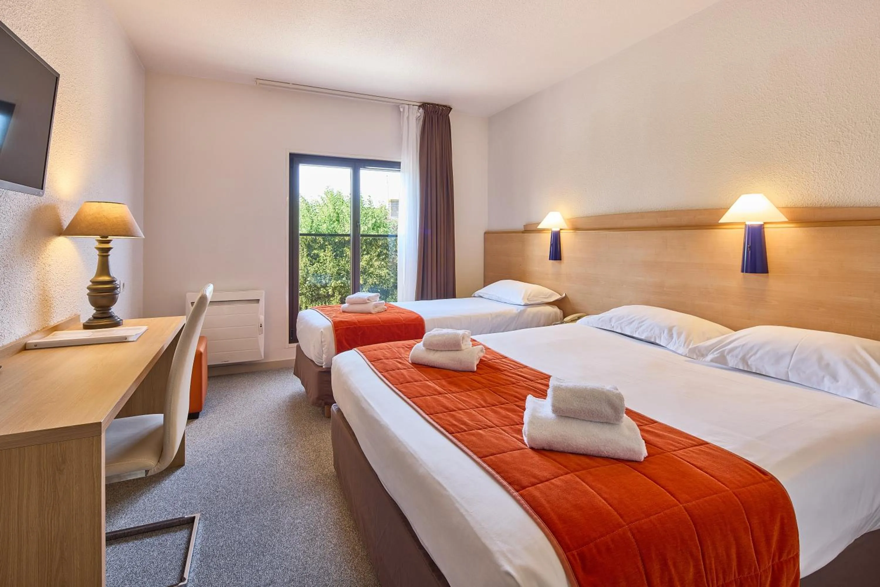 Triple Room with 1 Double Bed and 1 Single Bed in Hôtel Saint Laurent