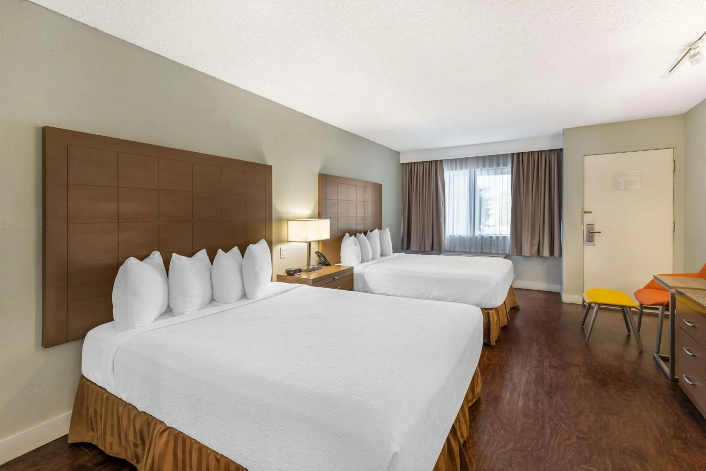 Queen Room with Two Queen Beds - Disability Access in Best Western Inn at Palm Springs