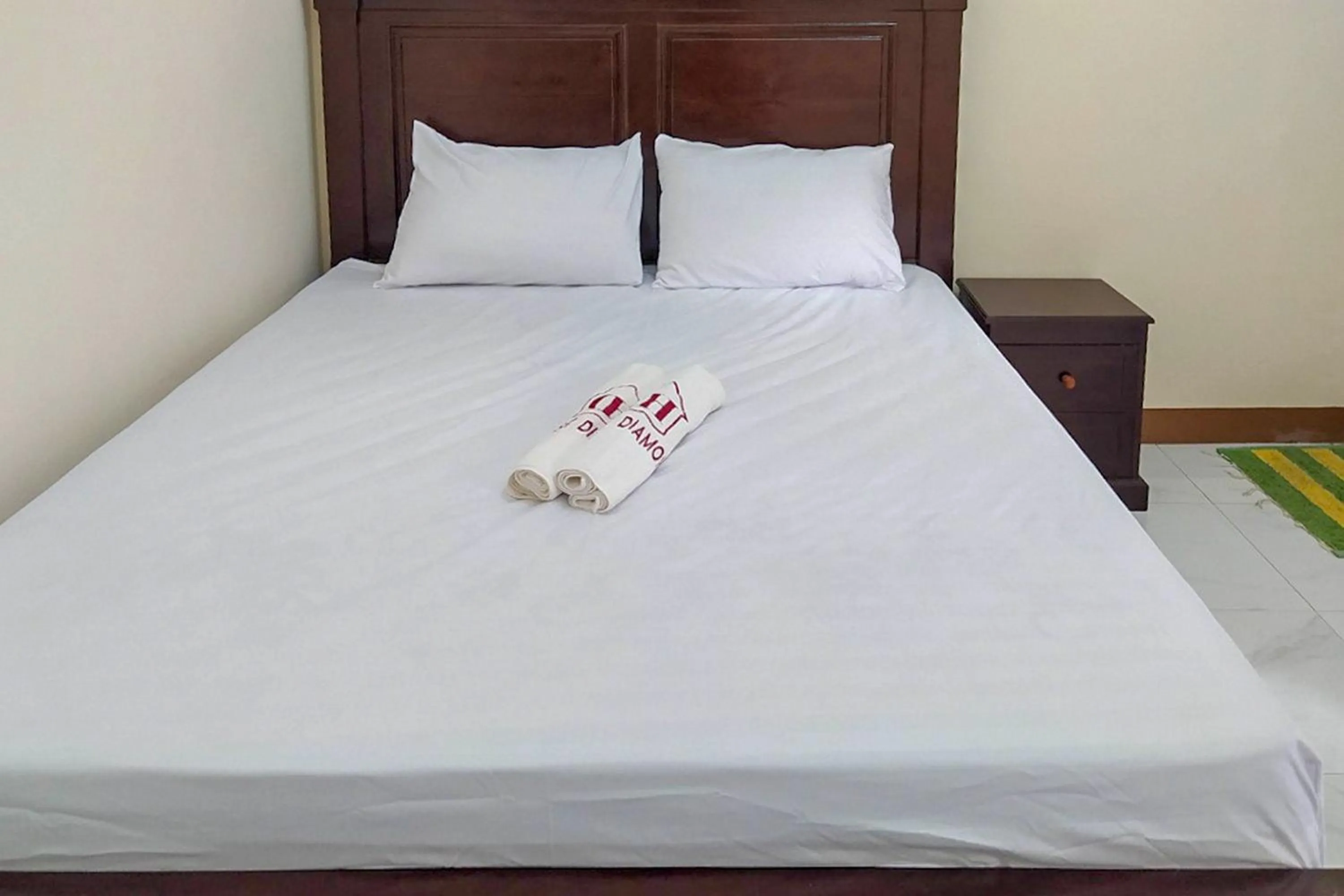 Deluxe Room in RedDoorz Syariah near Exit Tol Pemalang