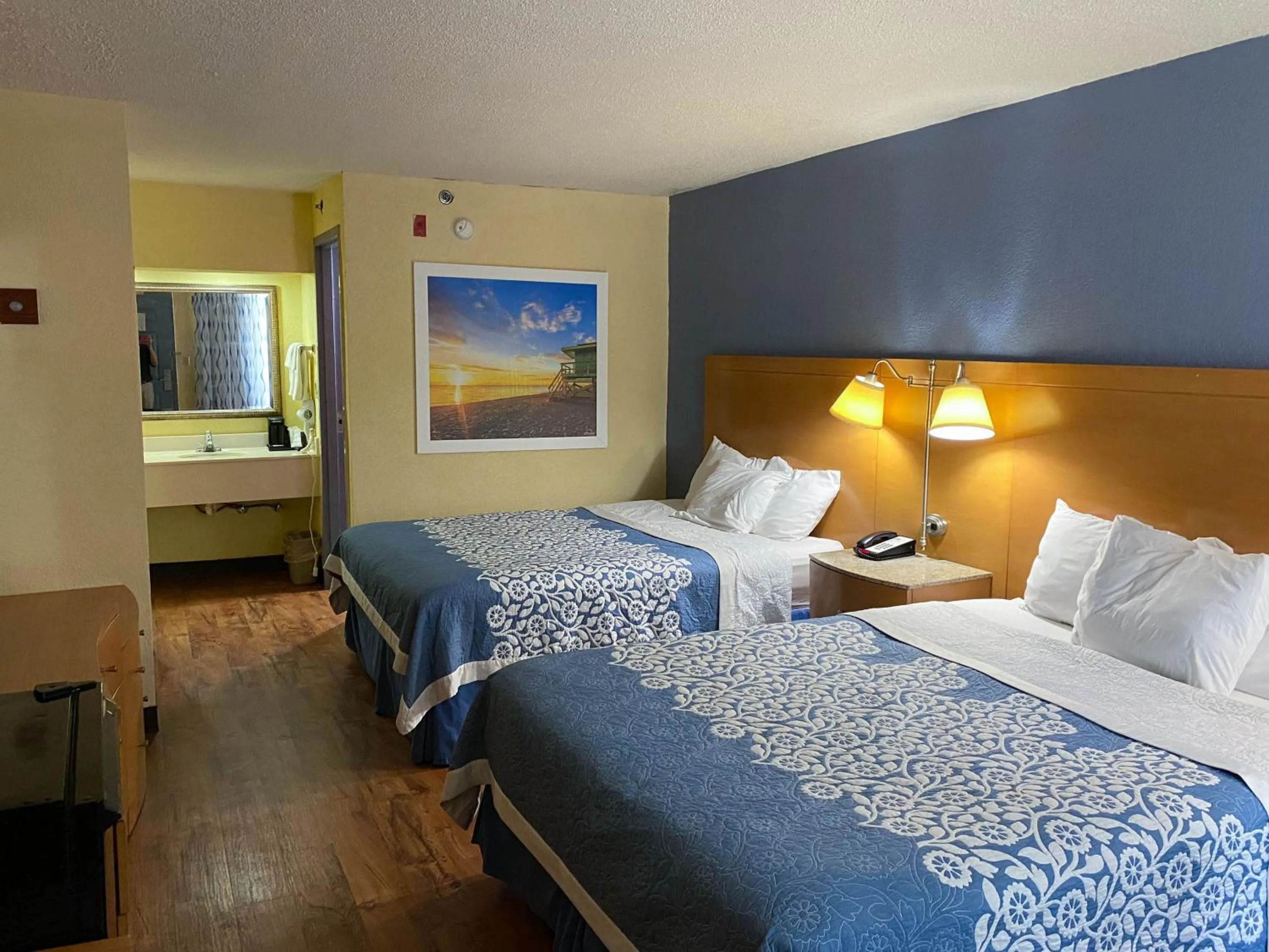 Queen Room with Two Queen Beds - Non-Smoking in Motel 6 Savannah GA Gateway & I95
