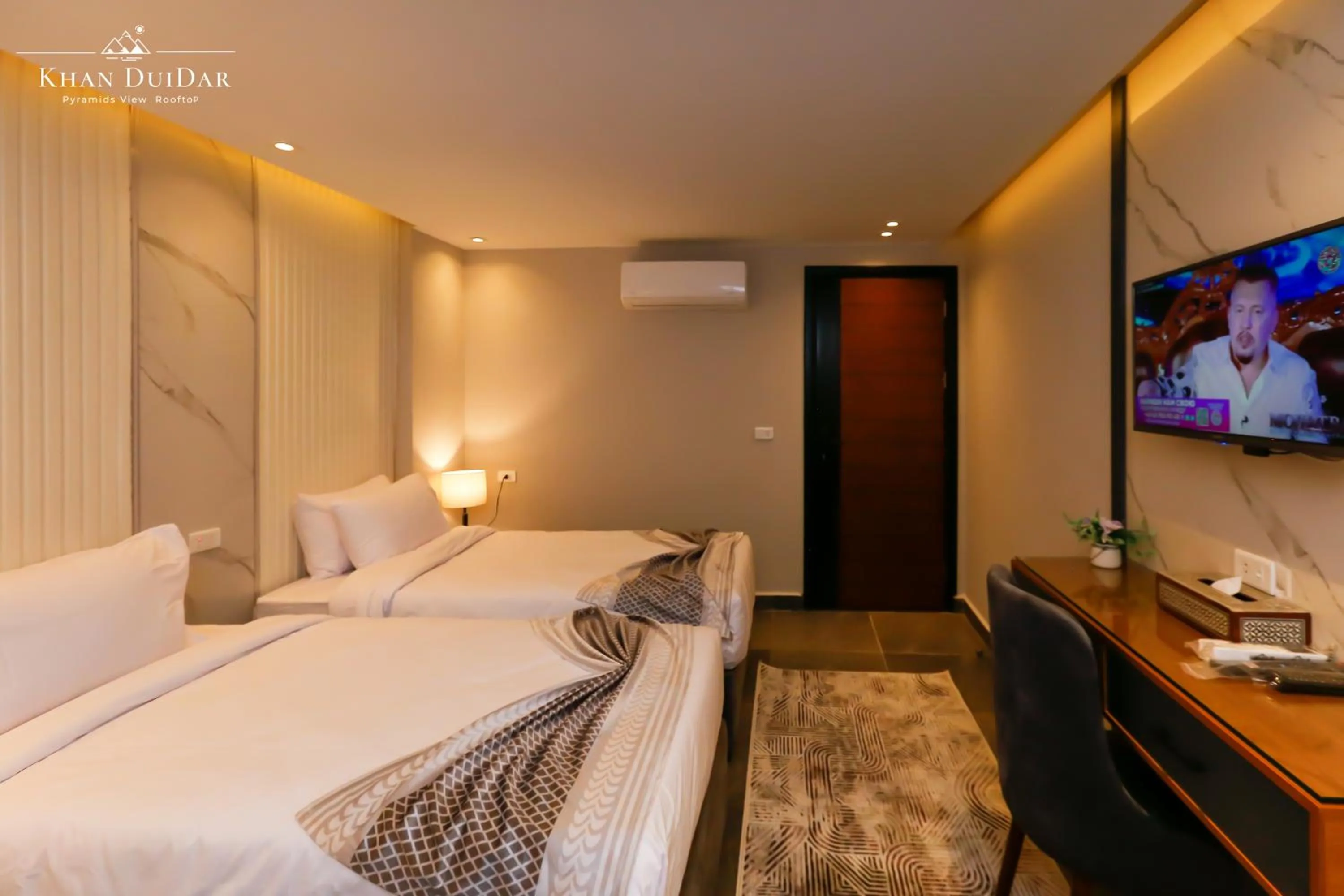 Queen Suite with Private Jacuzzi - Pyramids View with Balcony in Khan Duidar Inn - Pyramids View Rooftop