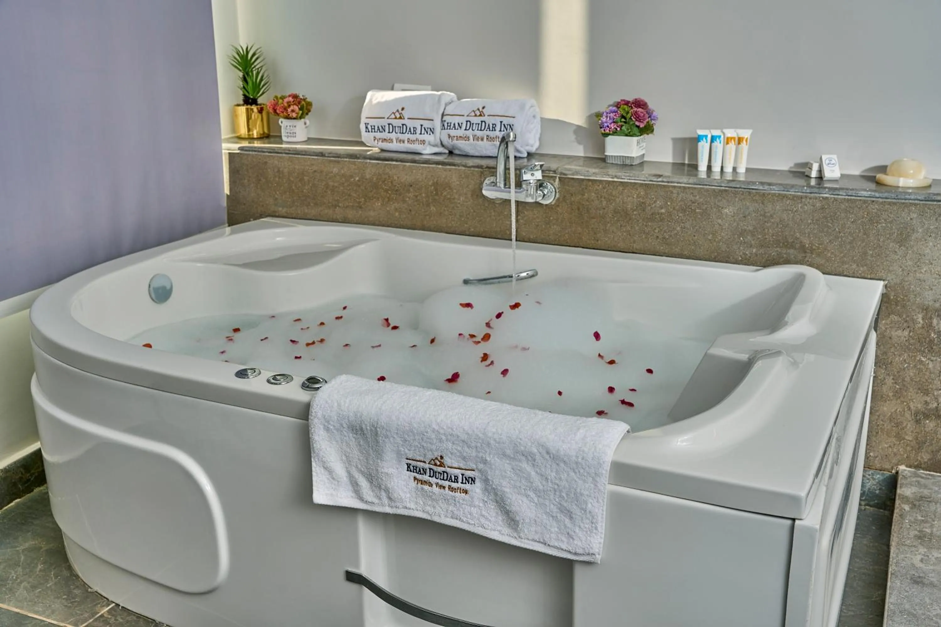 King Suite with Private Jacuzzi - Pyramids View with Balcony in Khan Duidar Inn - Pyramids View Rooftop