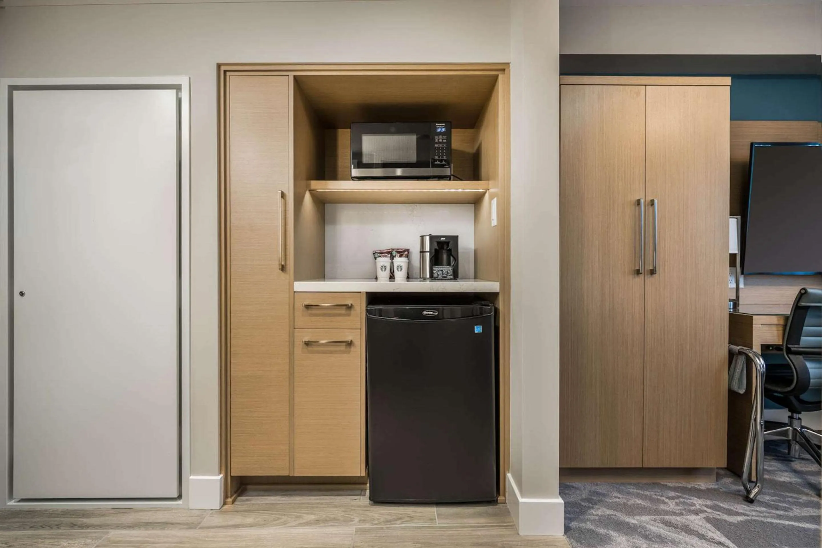 Coast King Suite in Coast Tsawwassen Inn