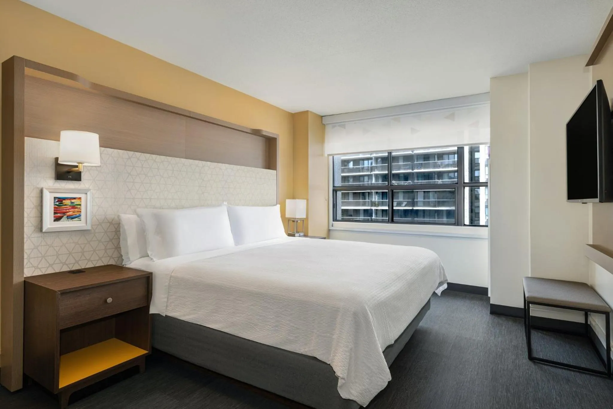 Standard King Room in Holiday Inn Toronto Downtown Centre by IHG