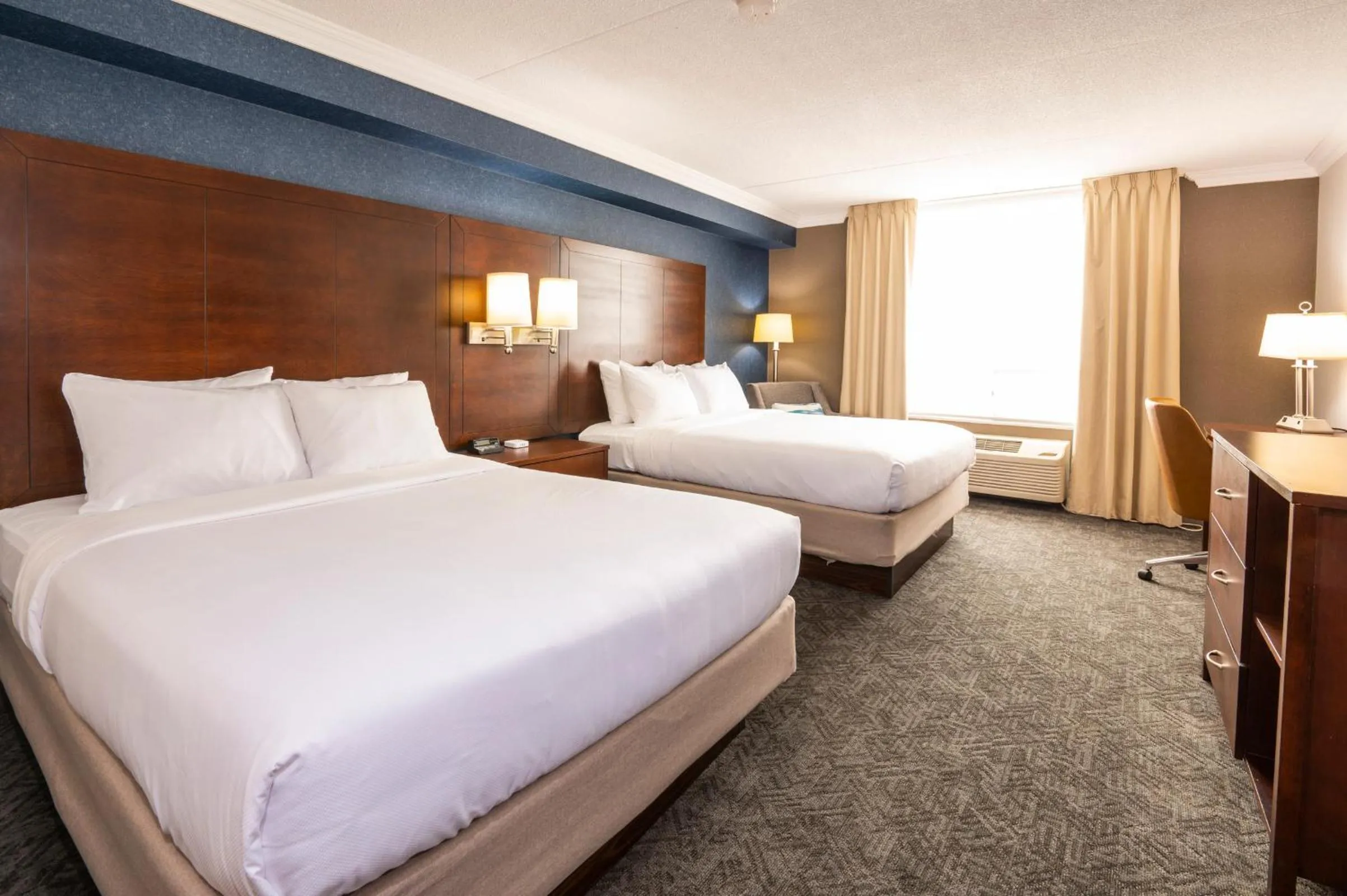 Queen Room with Two Queen Beds in Comfort Inn & Conference Centre Toronto Airport