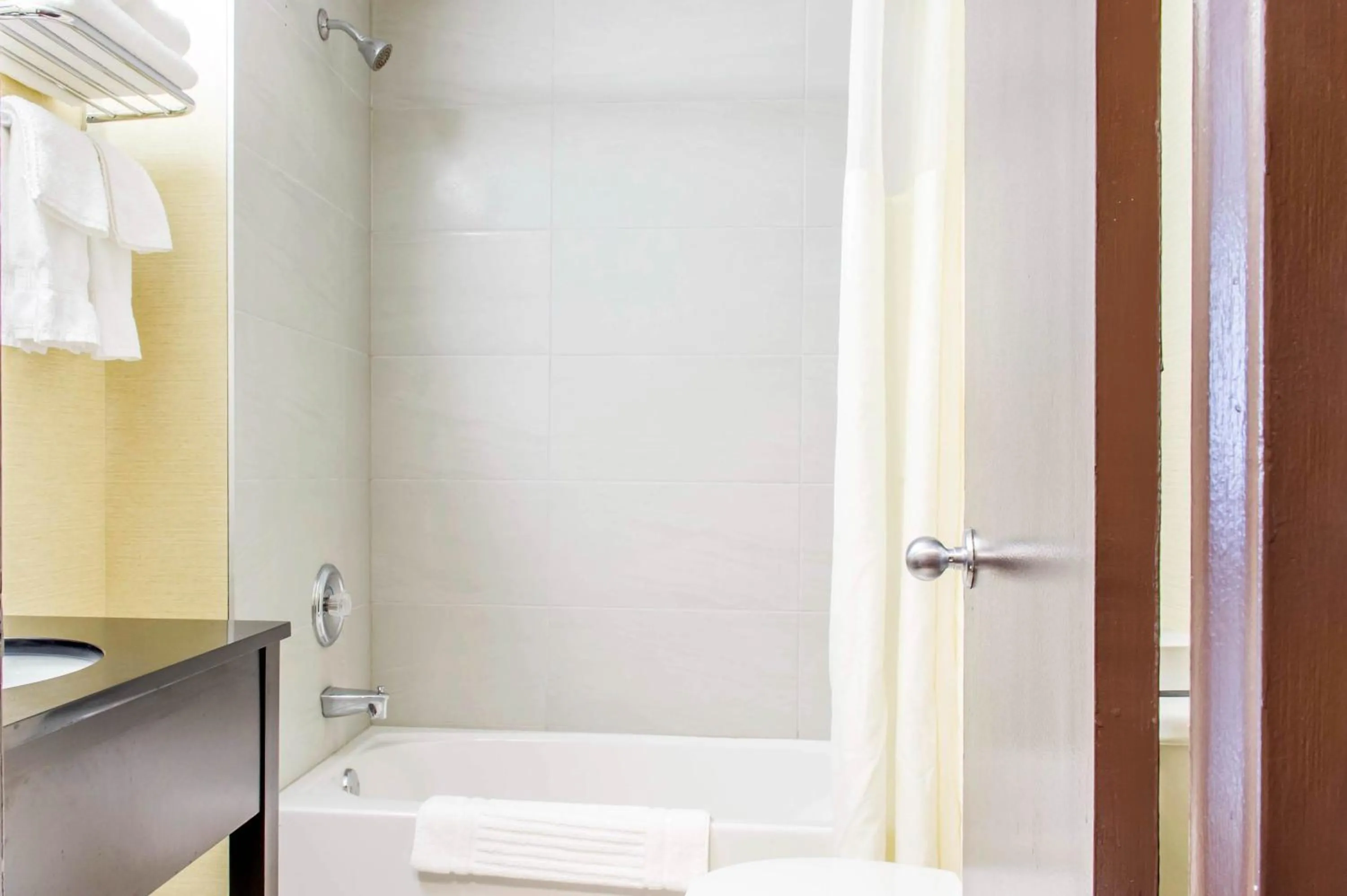 Executive King Room - Non Smoking  in Quality Hotel Dorval Aeroport