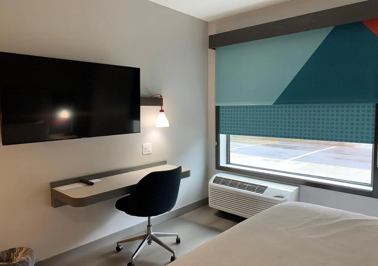 King Room with Roll In Shower - Non-Smoking in avid hotels - Salem by IHG