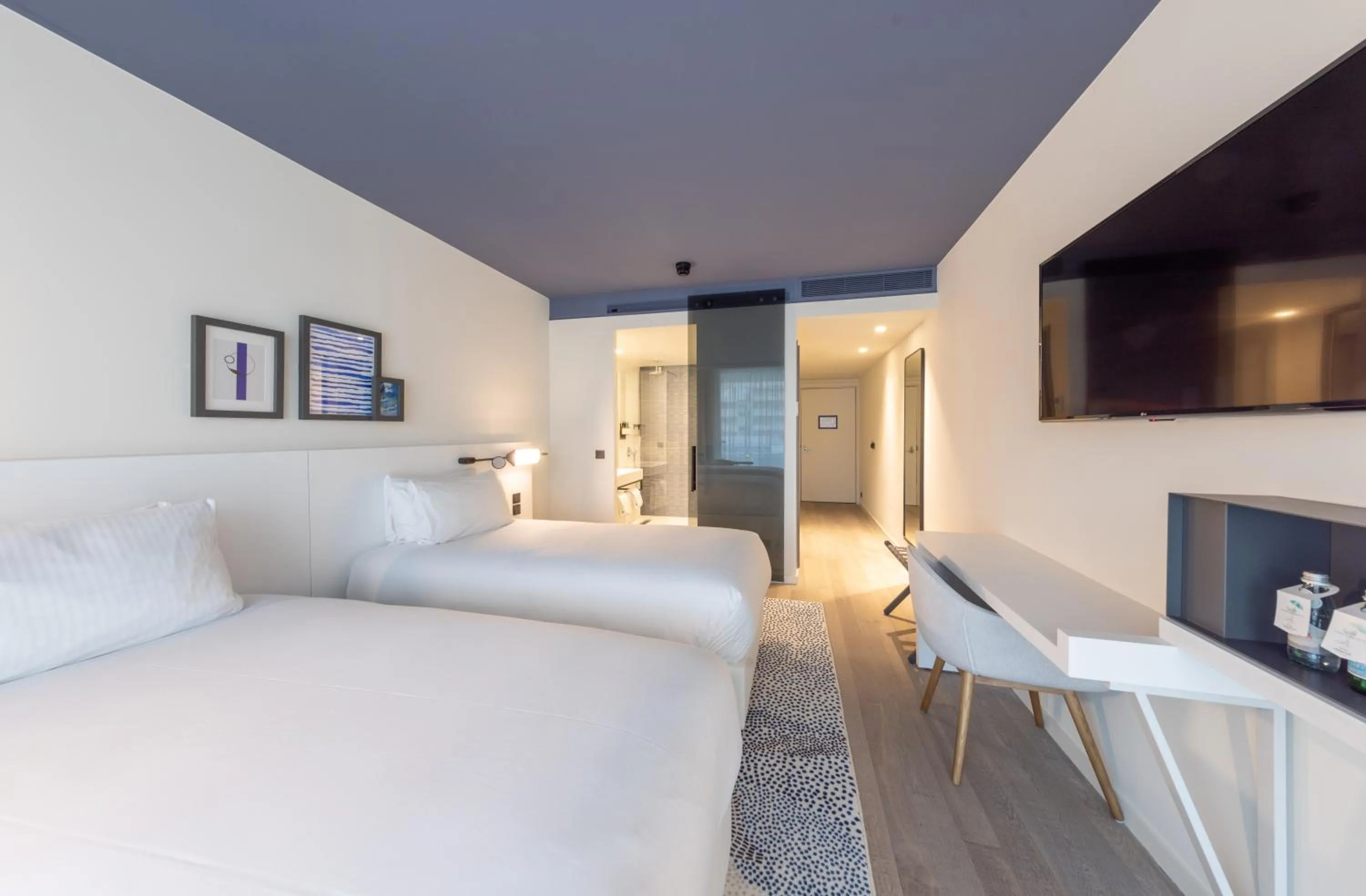Standard Twin Room with Mountain and City View in Hotel Indigo Cagnes-sur-Mer by IHG