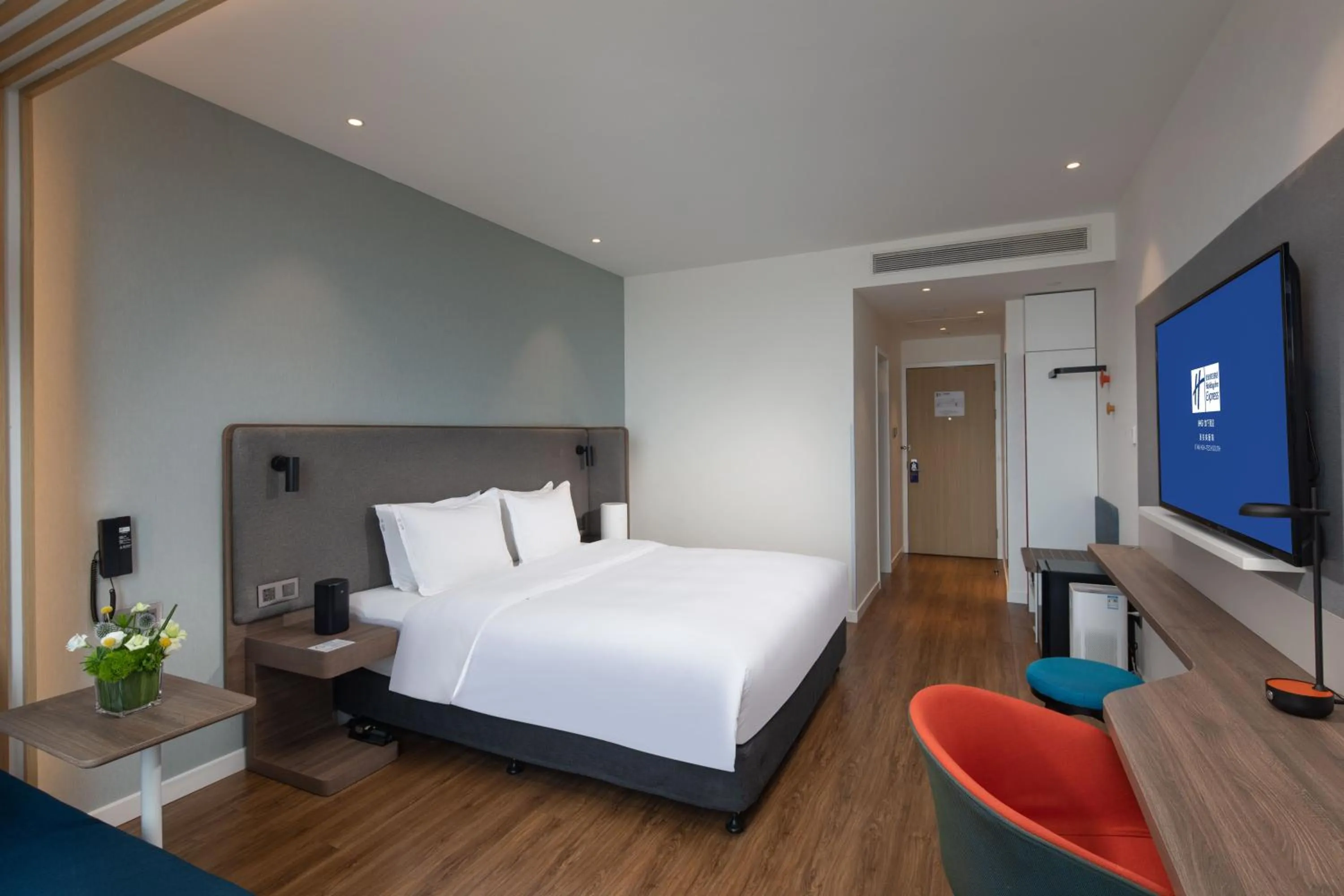 Standard King Room with City View in Holiday Inn Express Xi'an High Tech South by IHG