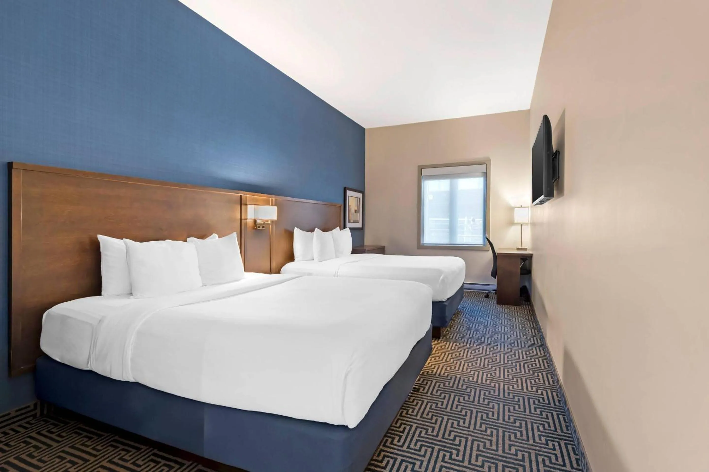 Queen Room with Two Queen Beds - Non-Smoking in Quality Inn Centre-Ville