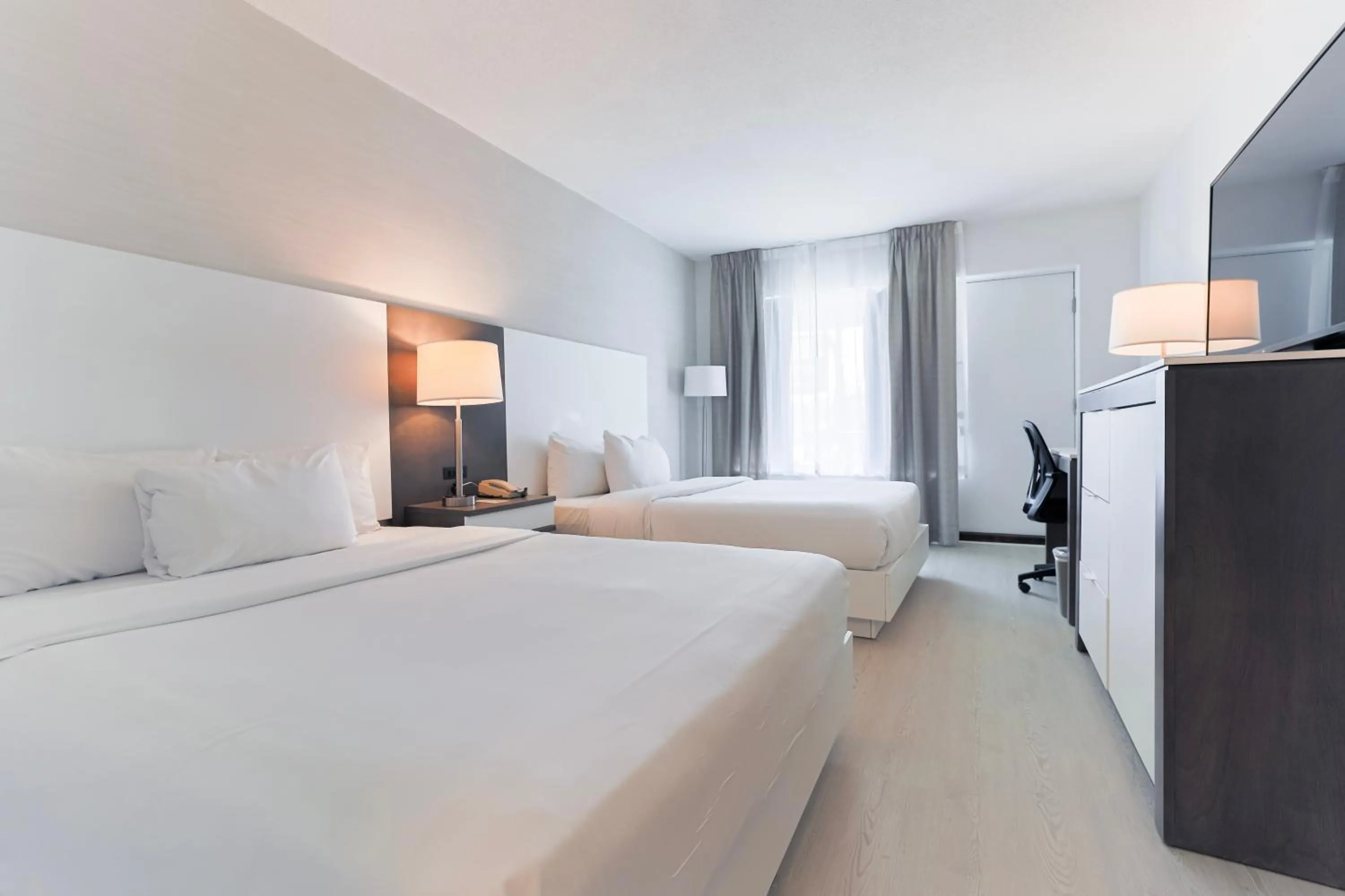 Standard Room with Two Queen Beds in Hotel Universel