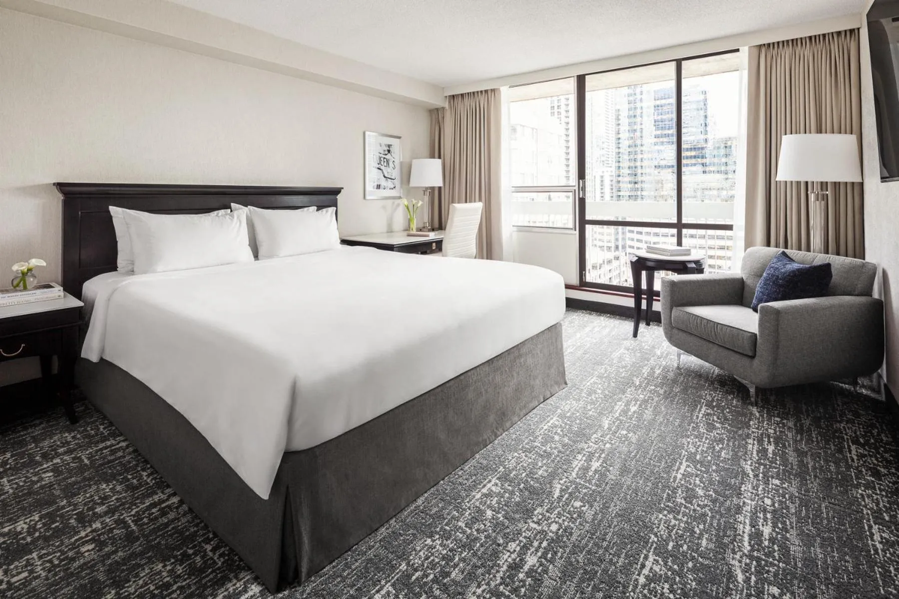 Standard King Room in Chelsea Hotel Toronto