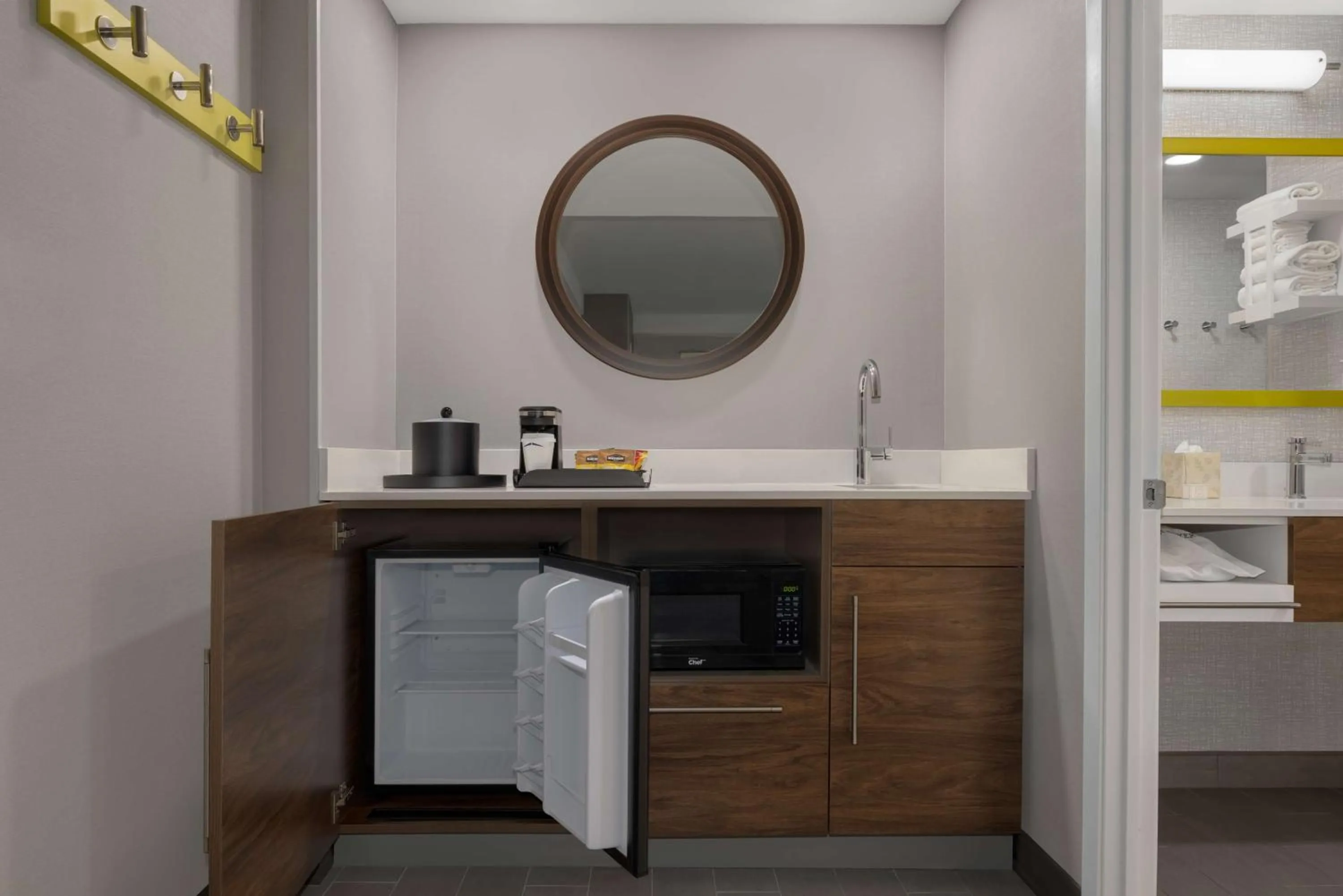 King Studio Suite in Hampton Inn & Suites by Hilton Toronto Downtown